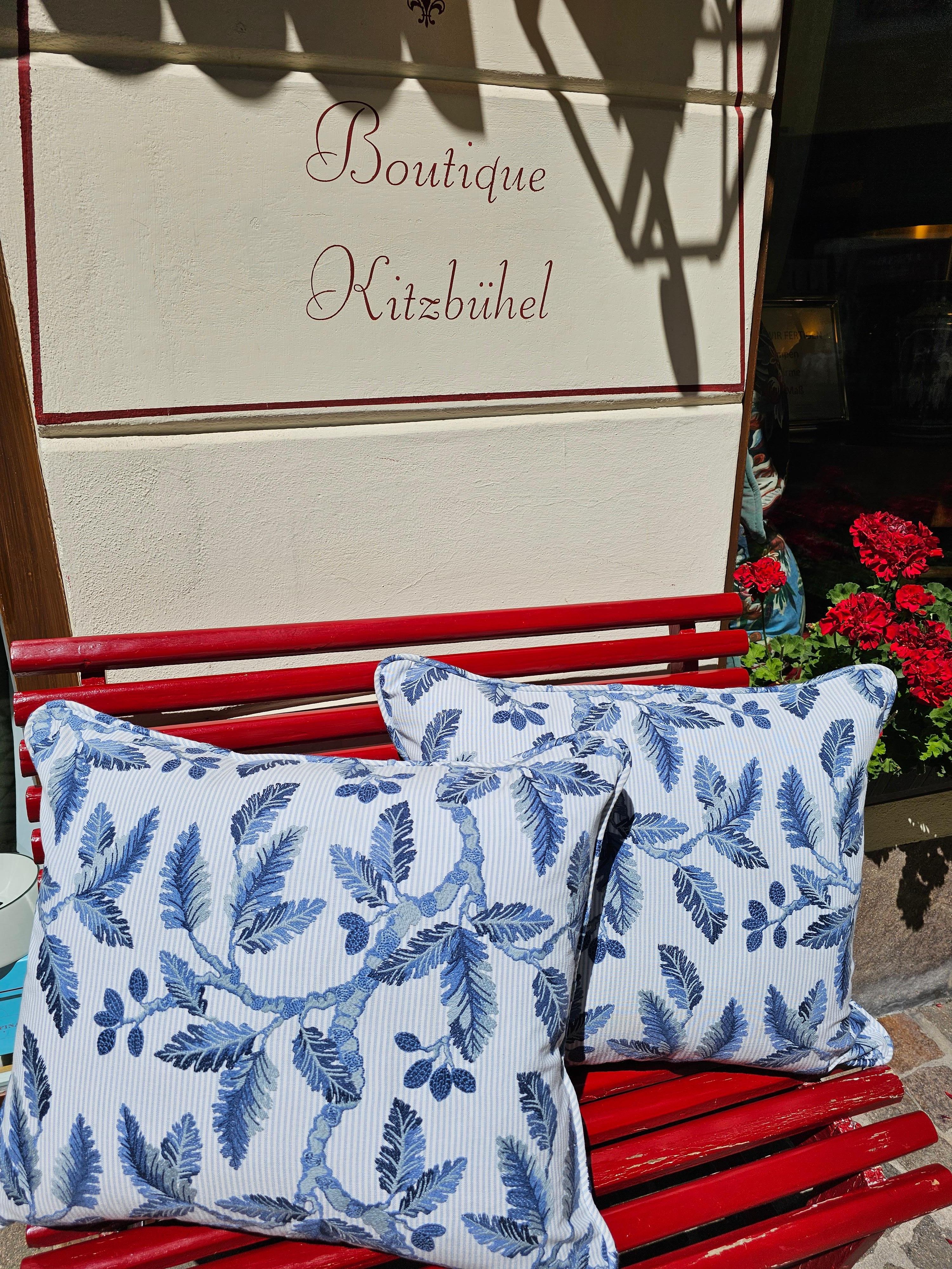 Fait main Sofina Boutique Kitzbuehel coussin à rayures bleues en coton de style campagnard en vente