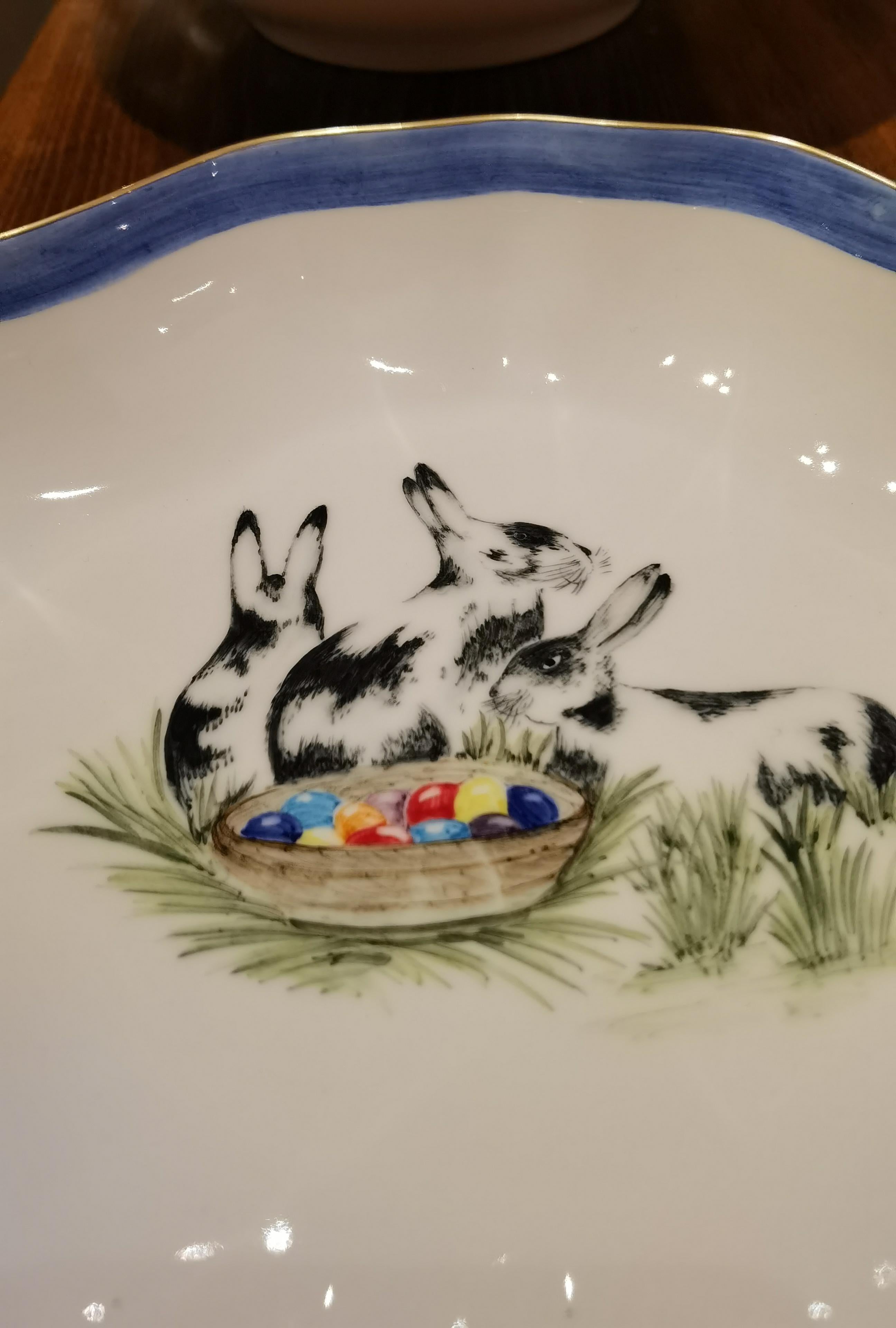 These completely handmade porcelain pastry dish is hands-free painted with a charming easter decor with rabbits and colored eggs. Rimmed by hand with a fine 24 carat gold line. Handmade in Bavaria / Germany.
About Sofina porcelain:
Based on the