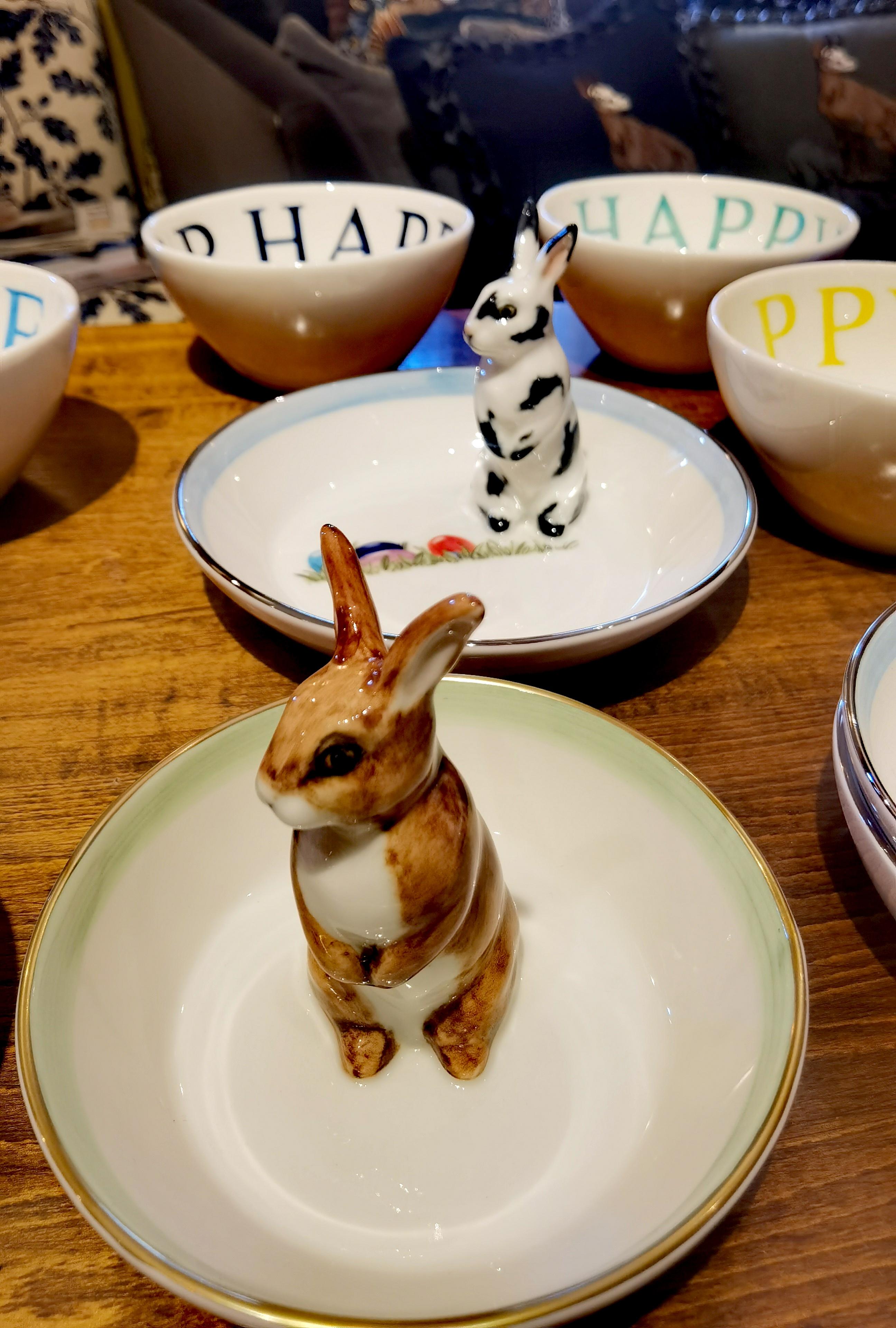 Allemand Plat à pâtisserie en porcelaine décoré de style campagnard de Pâques Sofina Boutique Kitzbuehel en vente