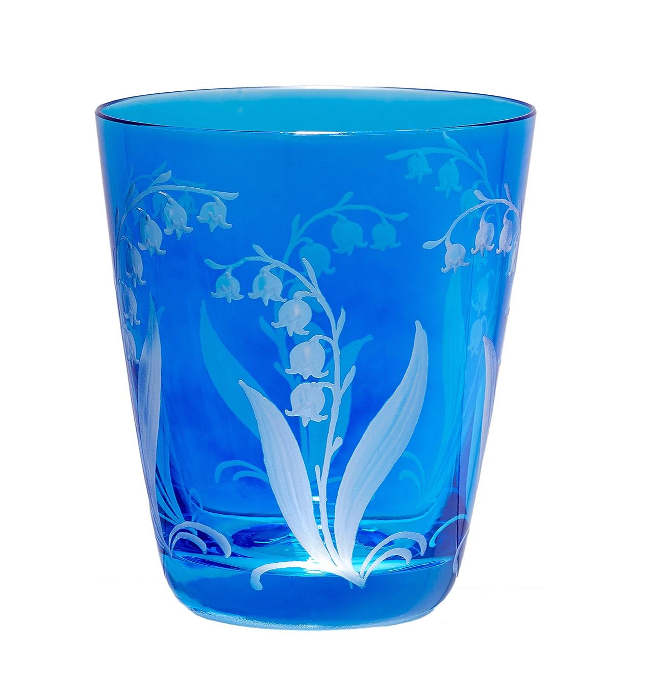 Caraffa soffiata a mano in cristallo blu con un affascinante decoro a mughetto tutto intorno.
Informazioni su Sofina crystal:
Il cristallo Sofina è stato fondato nel 2013 in Baviera/Germania ed è sinonimo di artigianato tradizionale nella tradizione