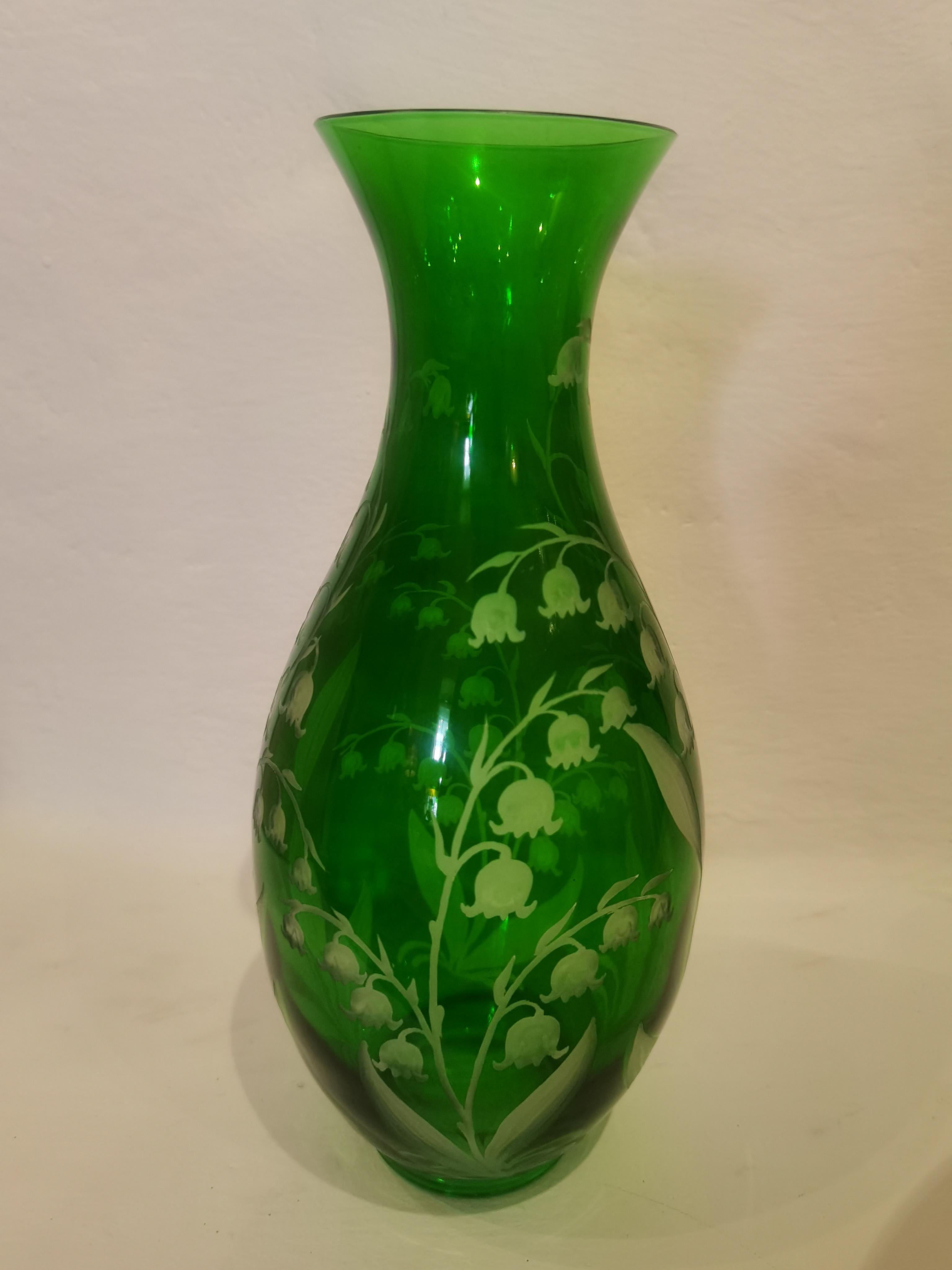 Hand blown carafe in green crystal with a charming lily of the valley decor all around.
About Sofina crystal:
Sofina crystal was established in 2013 in Bavaria/Germany and stands for traditional craftsmanship in the tradition of the 18th century.