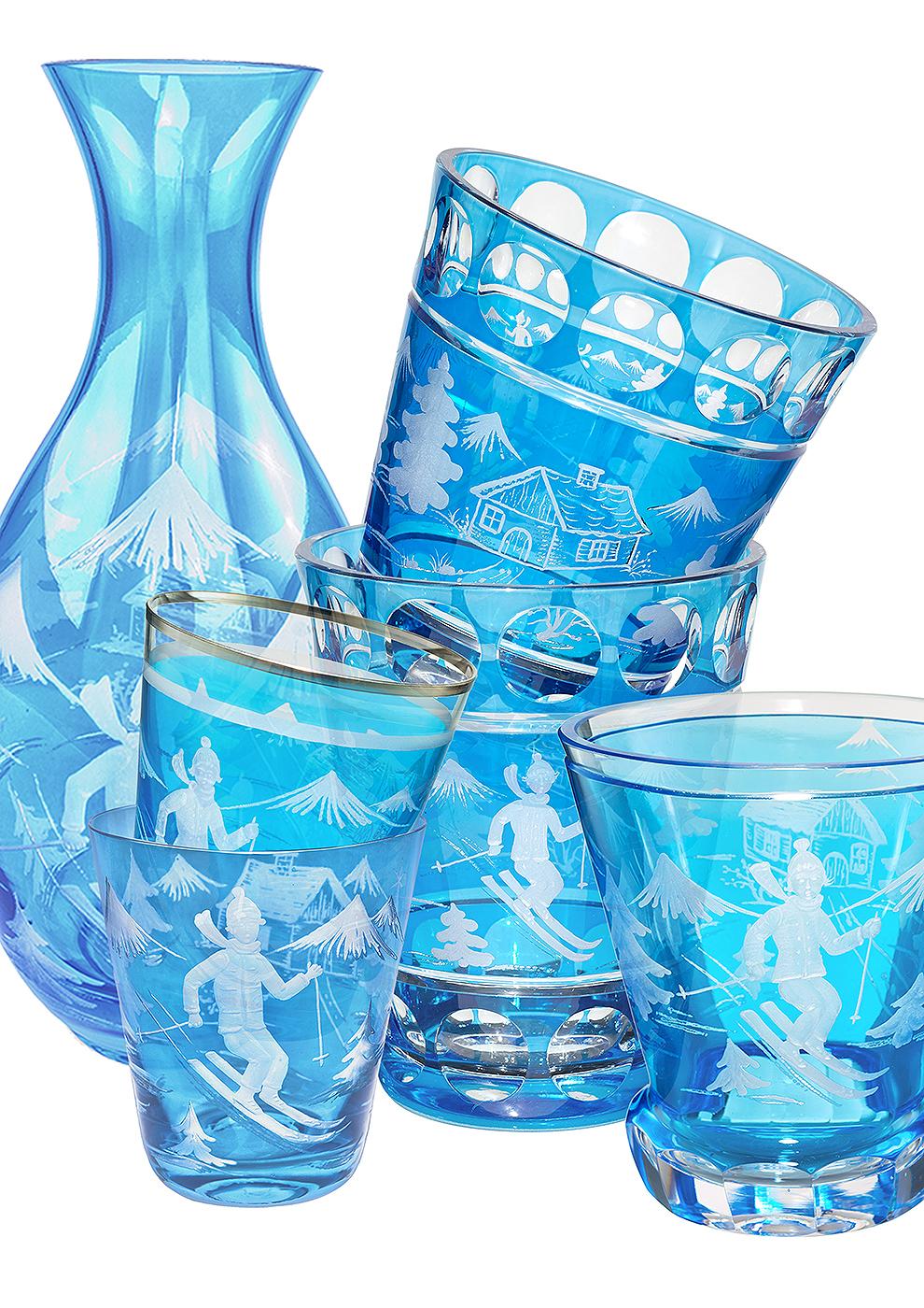 Fait main Sofina Boutique carafe en cristal allemand de style campagnard bleu avec décor de ski en vente