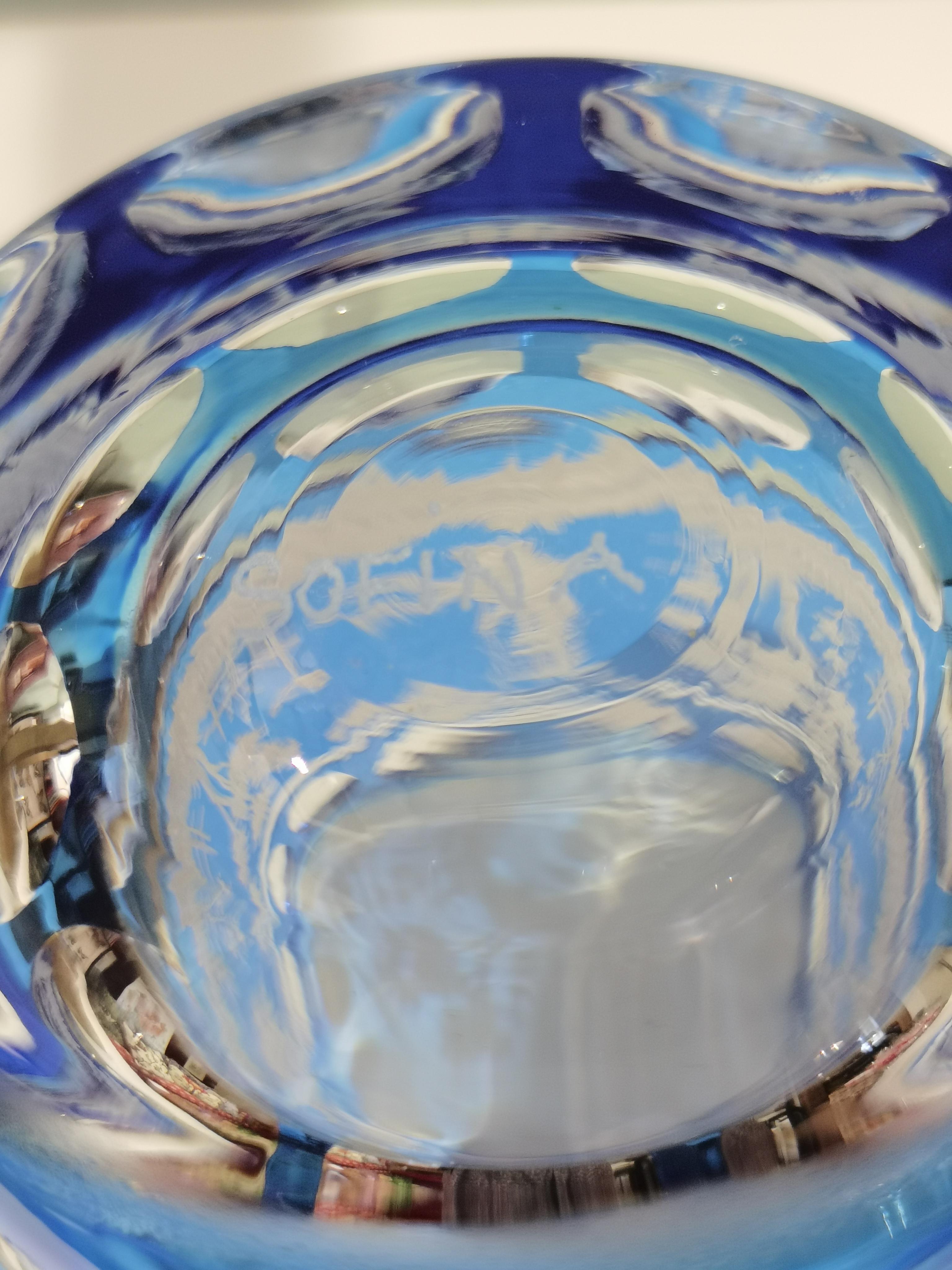 Landhausstil mundgeblasene Kristallvase blaues Glas Sofina Boutique Kitzbühel im Angebot 2