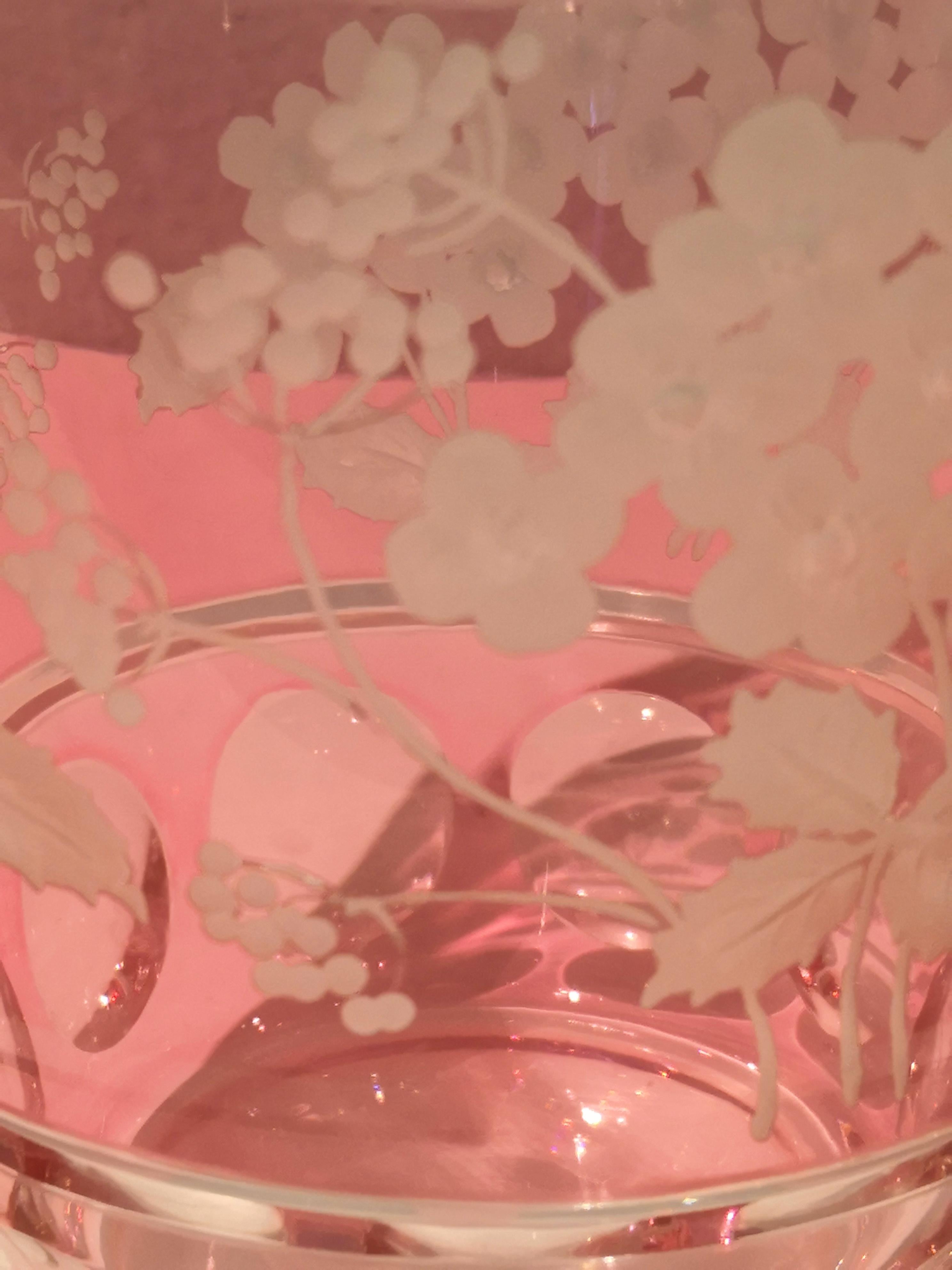 Vase aus mundgeblasenem Glas im Landhausstil mit Blumendekor von Sofina Boutique Kitzbühel (Deutsch) im Angebot
