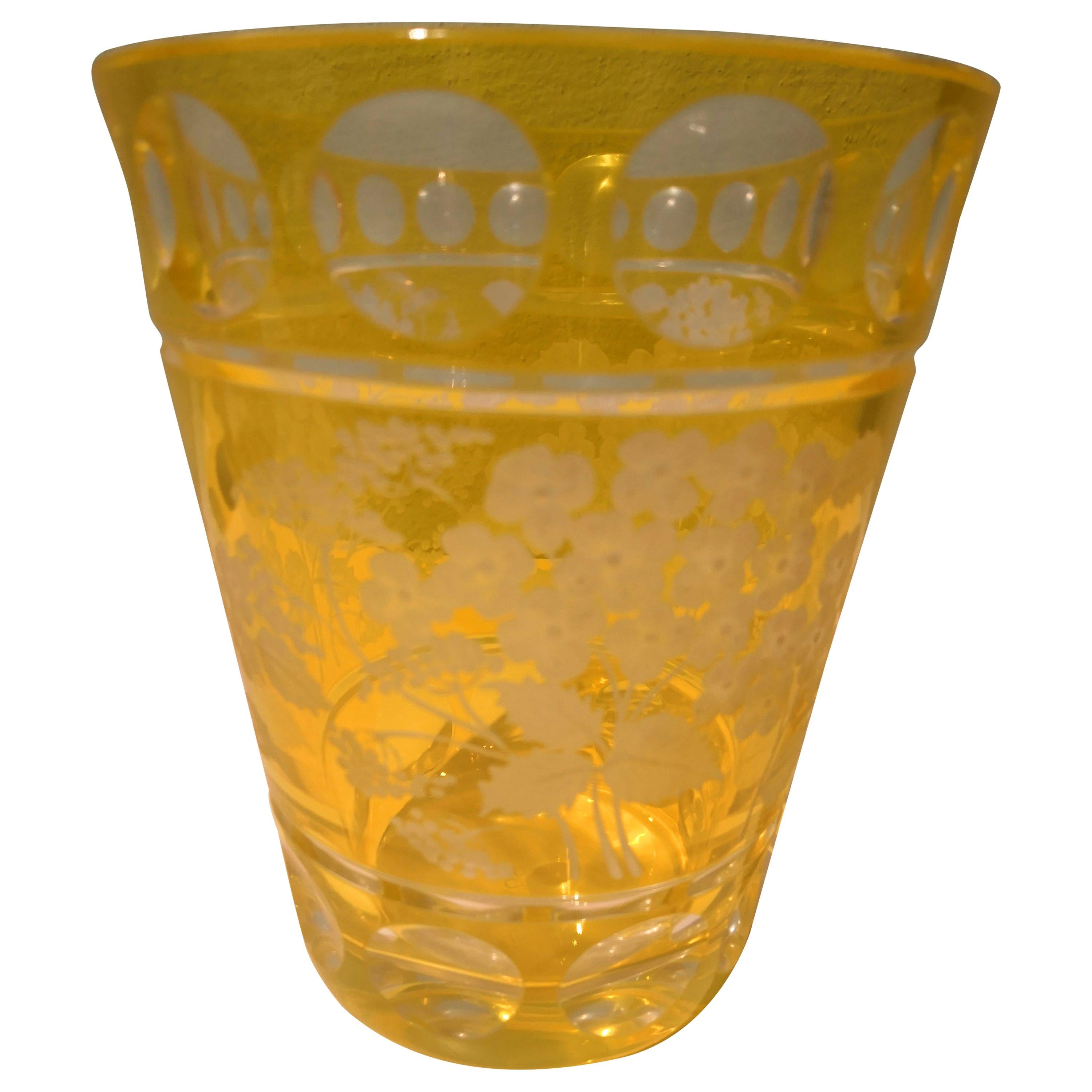 Vase aus mundgeblasenem Glas im Landhausstil mit Blumendekor von Sofina Boutique Kitzbühel
