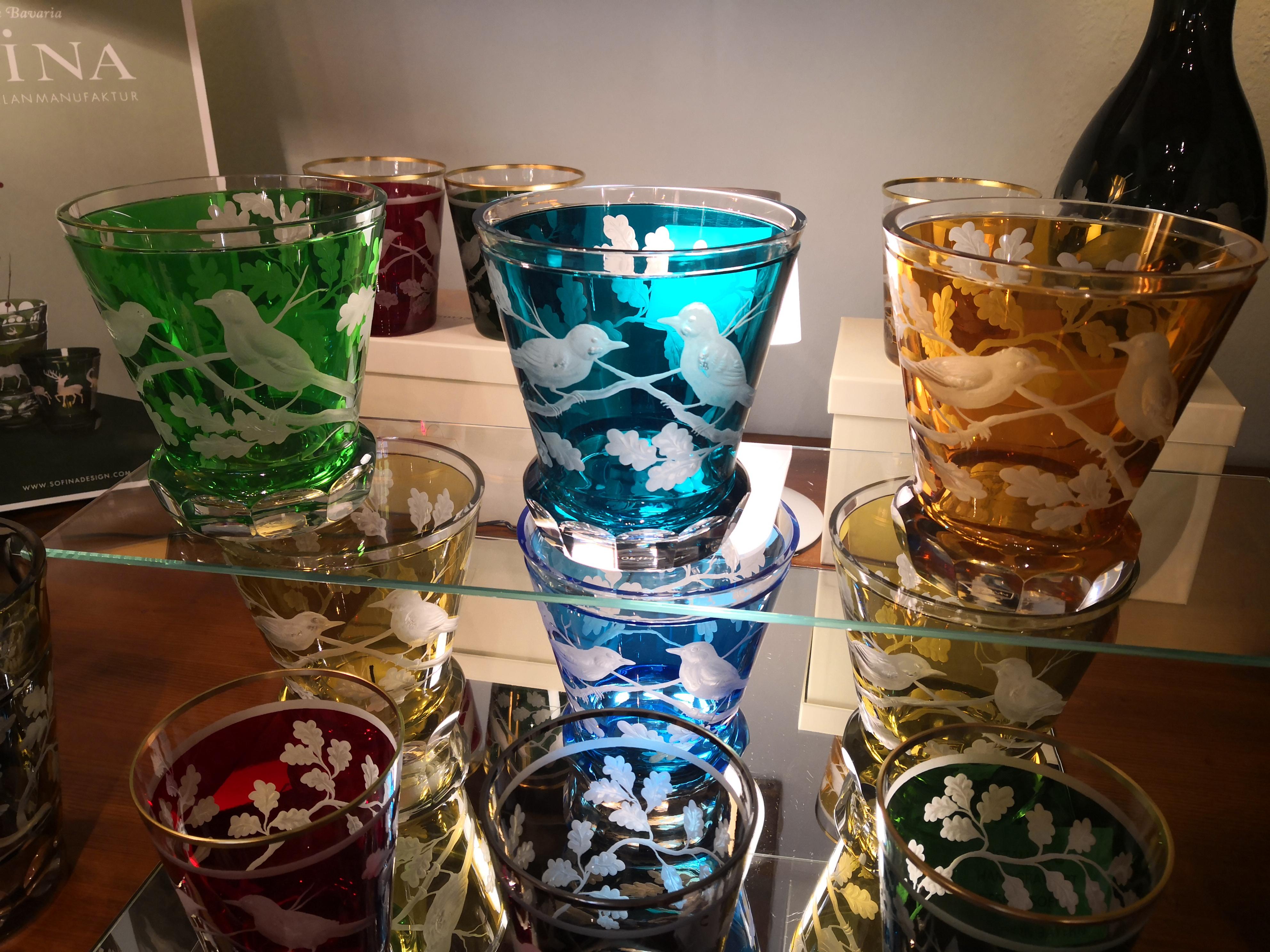 Rustikale mundgeblasene Vase mit Vögeln aus blauem Glas im Landhausstil von Sofina Boutique Kitzbuehel (Österreichisch) im Angebot