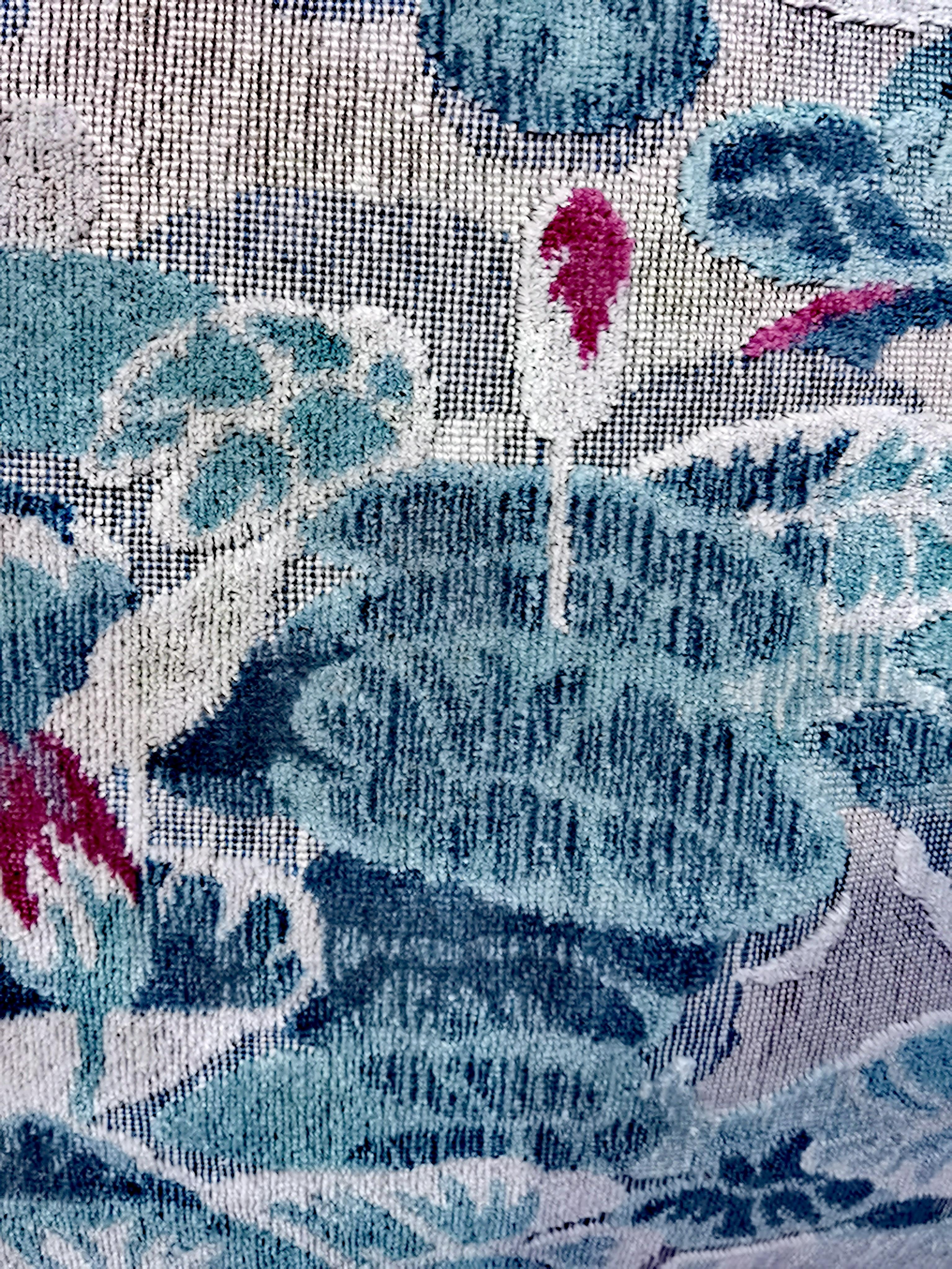 Cuscino fatto a mano in velluto verde e blu con decoro di ninfee in stile country. Retro in velluto blu chiaro. Pieno di depressioni. Perfetto da abbinare ad altri cuscini. Completamente realizzato a mano da Sofina Boutique Kitzbuehel Austria.
