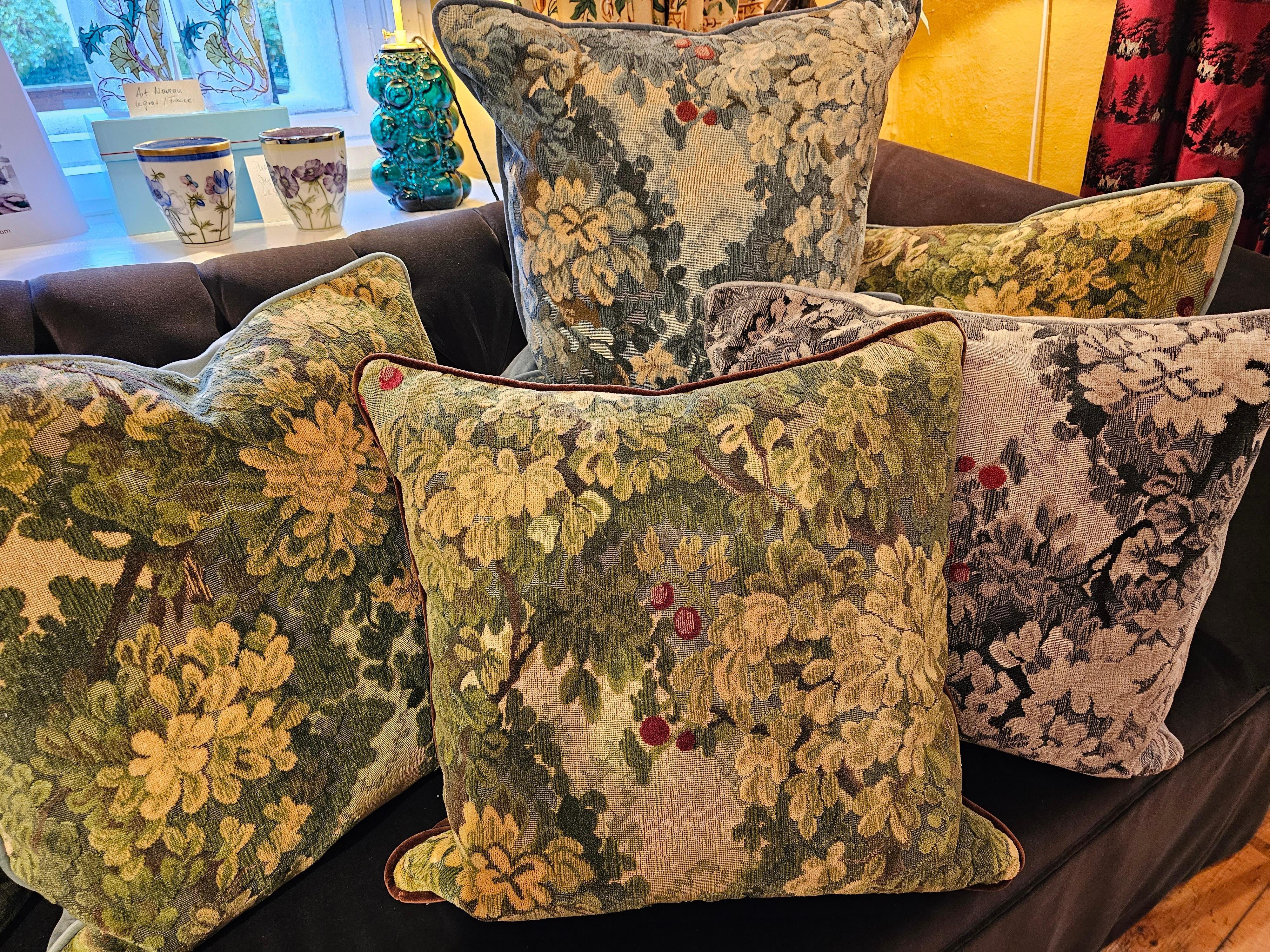 Country Style Handmade Cushion Velvet Sofina Boutique Kitzbuehel In New Condition For Sale In Kitzbuhel, AT