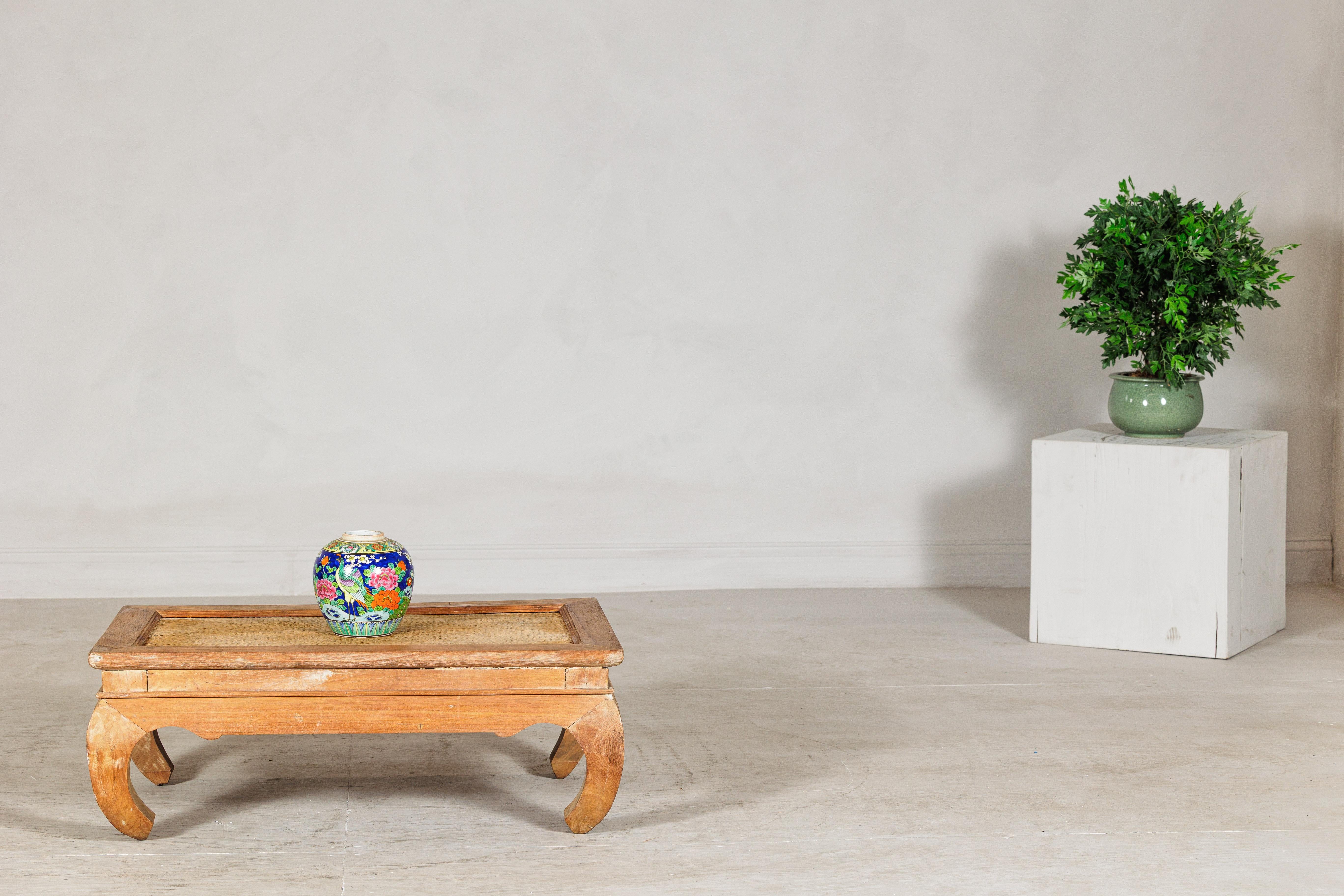 Country Style Low Wood Coffee Table with Woven Mat Top and Curved Legs In Good Condition For Sale In Yonkers, NY