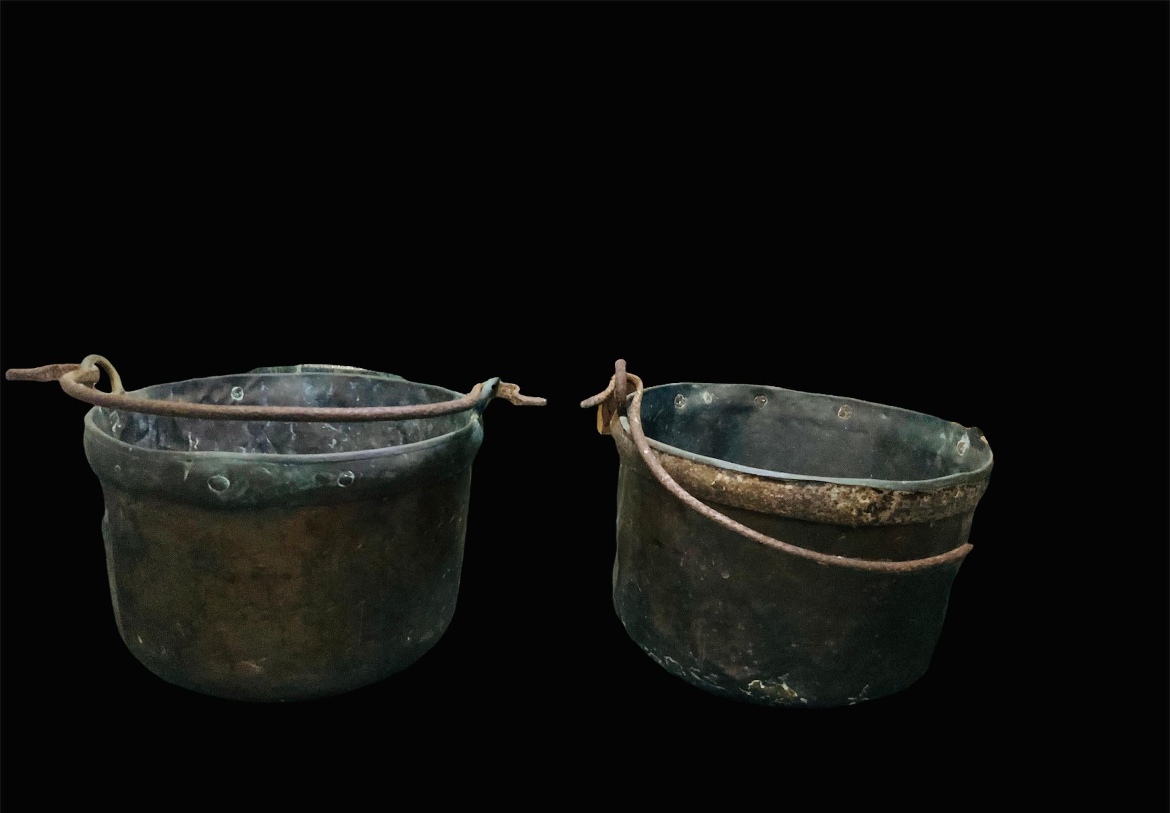 Hammered Country Style Pair of Copper Cauldrons/Ashbucket/Bowls For Sale