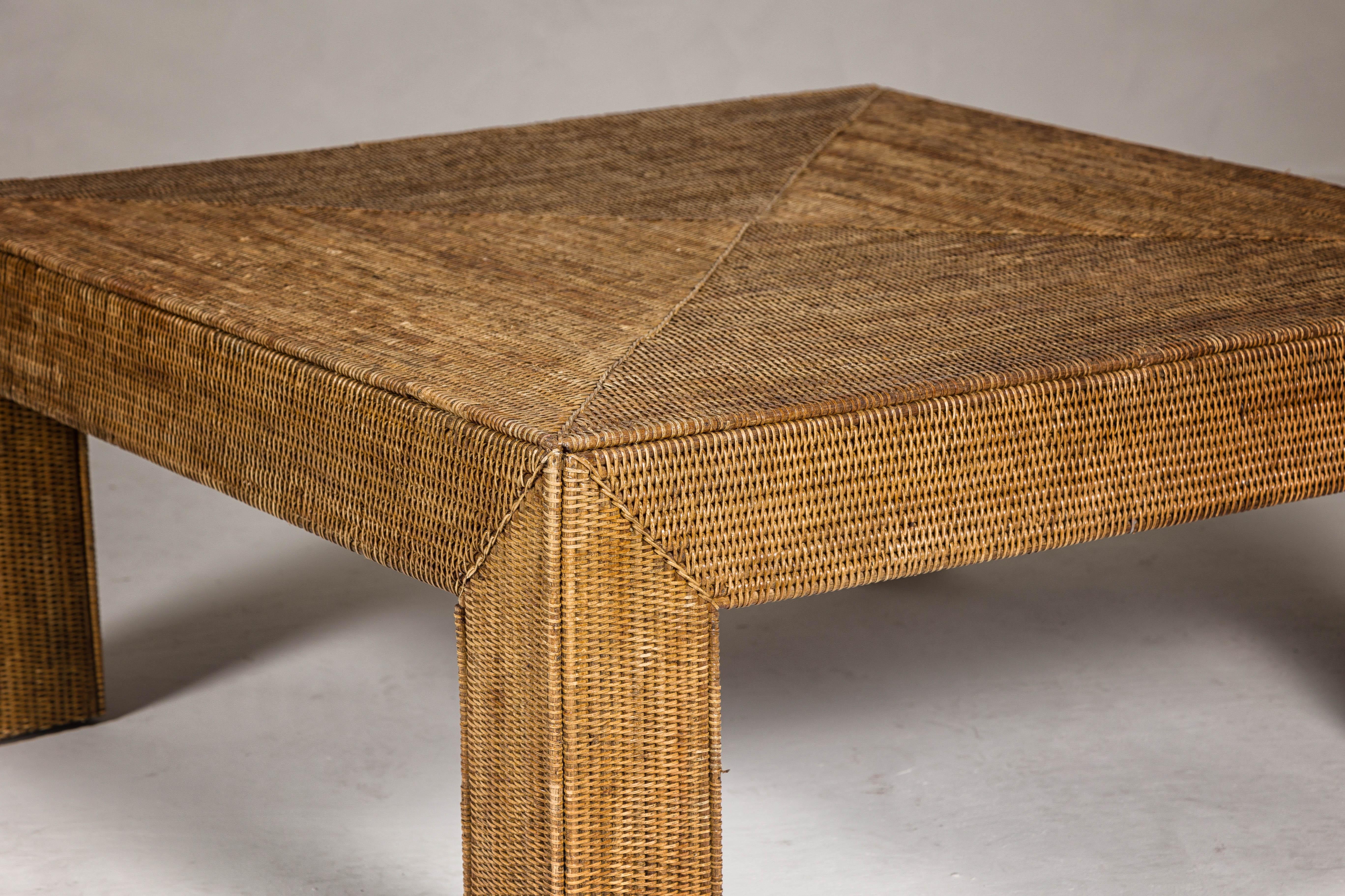 Tavolino da caffè in rattan intrecciato con gambe Parsons e anima in legno in stile country, Vintage in vendita 5