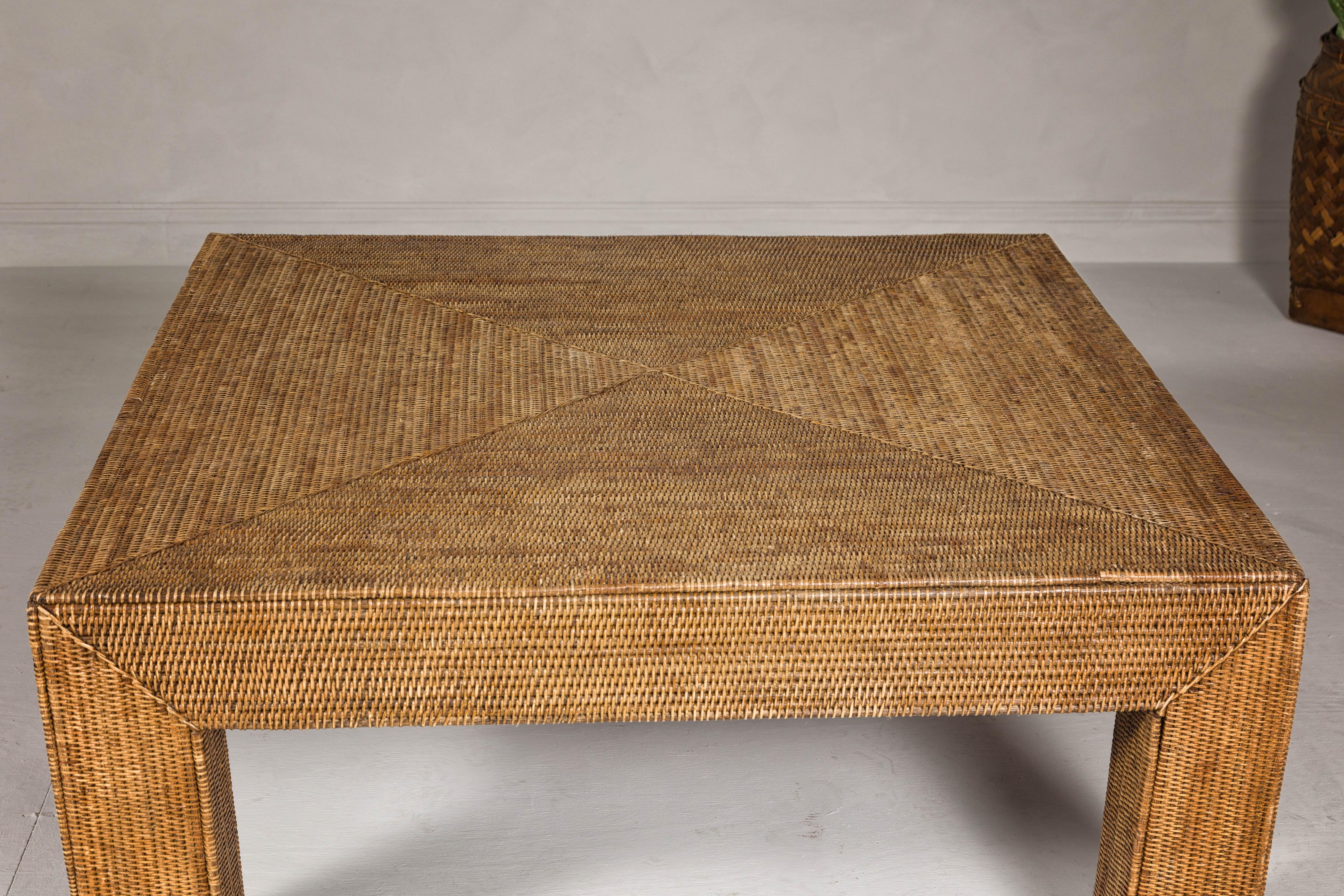 Tavolino da caffè in rattan intrecciato con gambe Parsons e anima in legno in stile country, Vintage in vendita 7