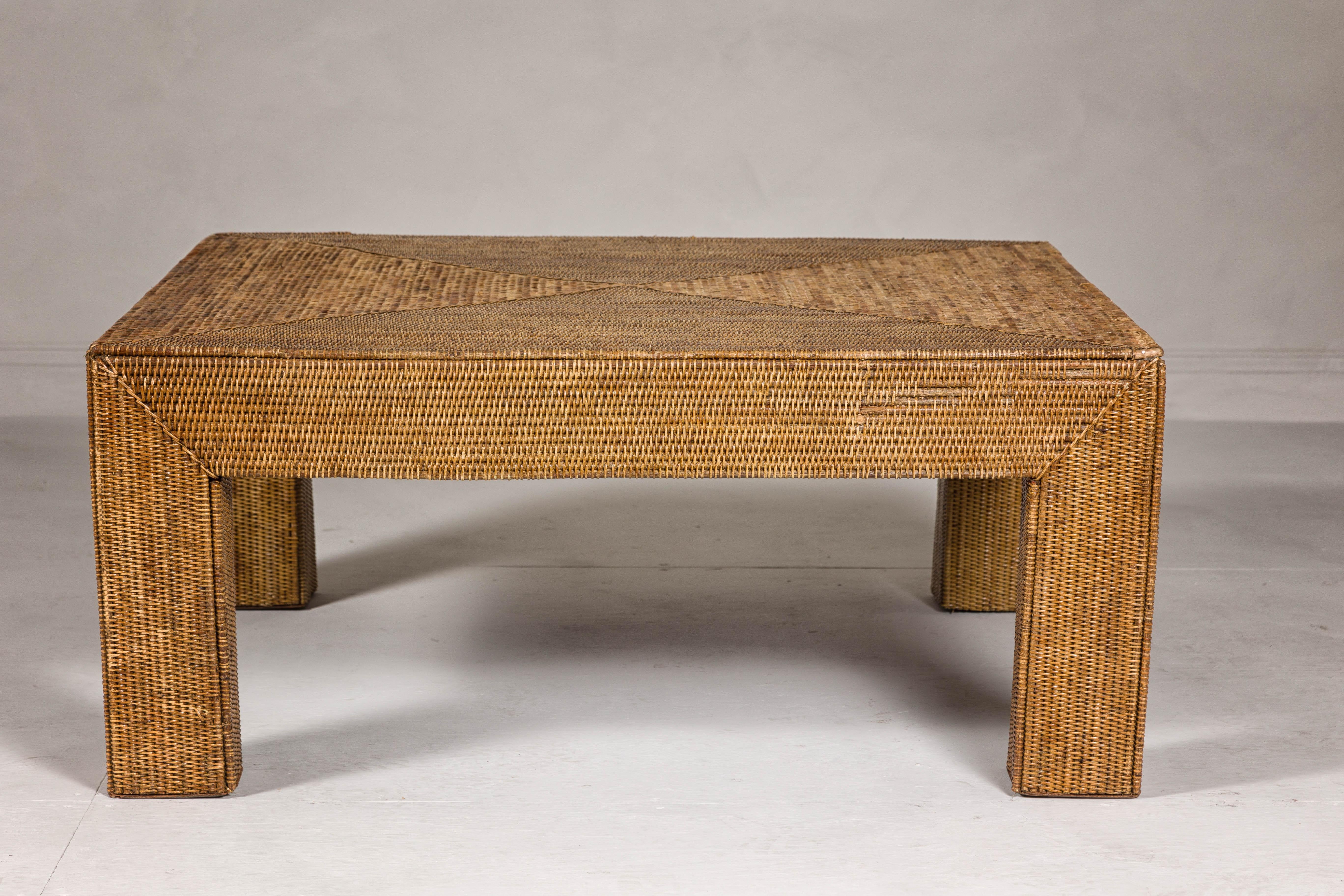 Tavolino da caffè in rattan intrecciato con gambe Parsons e anima in legno in stile country, Vintage in vendita 9