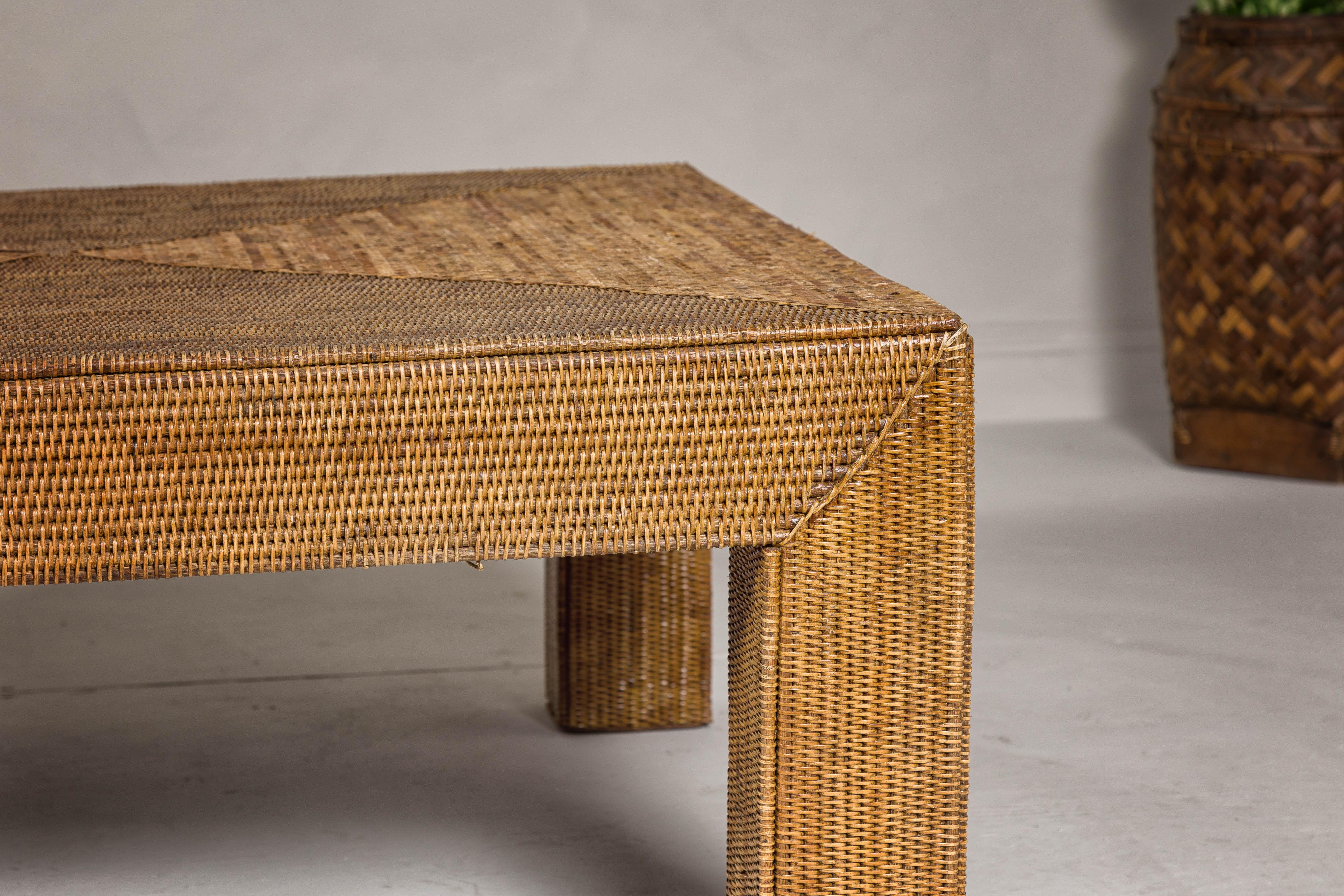 Rattan Tavolino da caffè in rattan intrecciato con gambe Parsons e anima in legno in stile country, Vintage in vendita