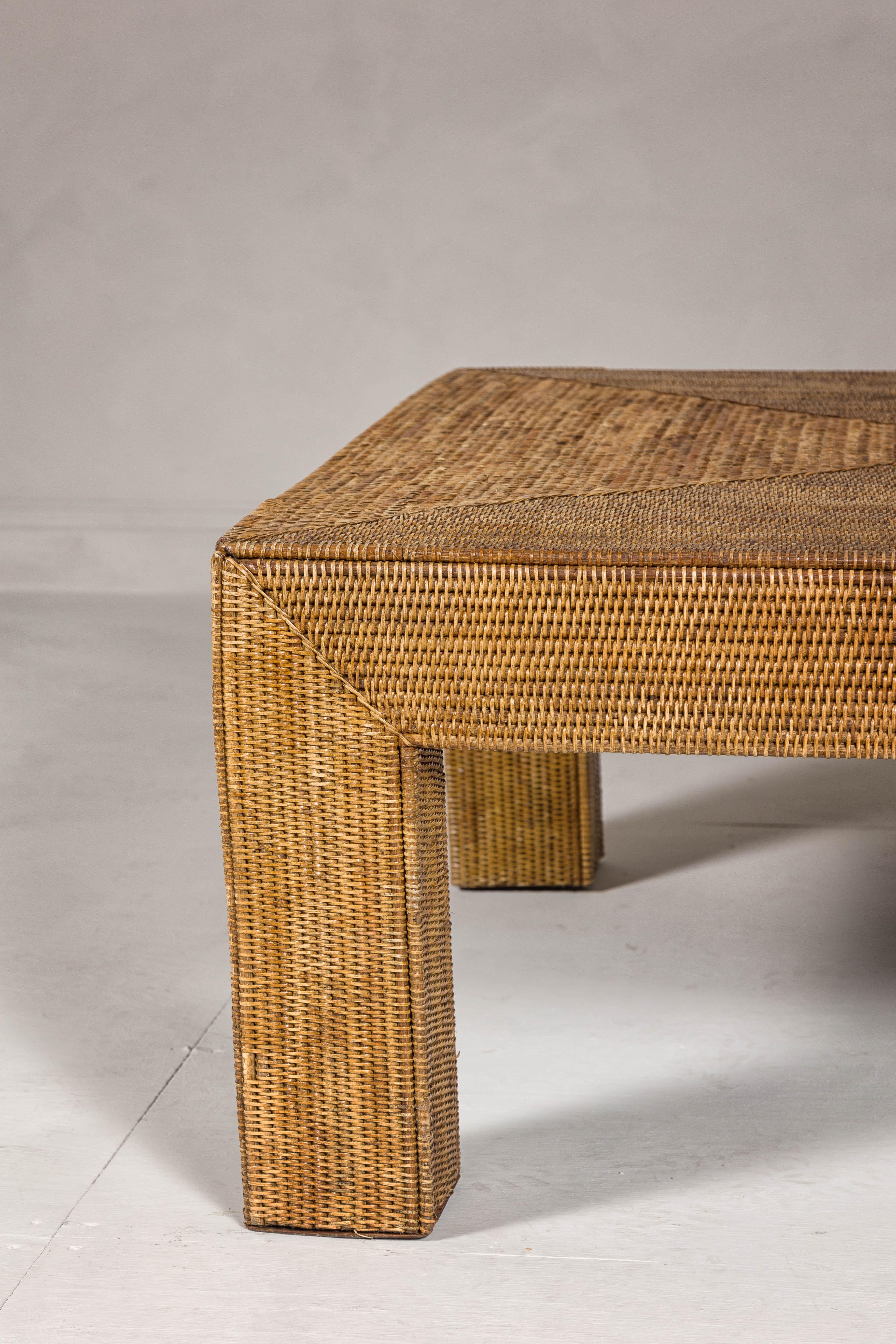 Tavolino da caffè in rattan intrecciato con gambe Parsons e anima in legno in stile country, Vintage in vendita 1