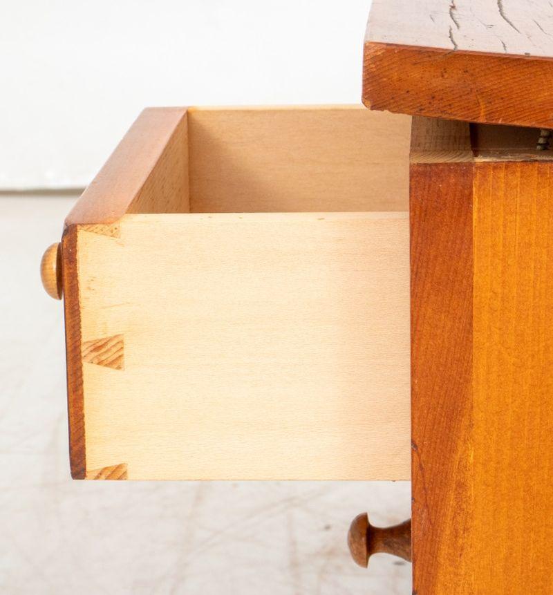 Table basse en bois de pin de style campagnard en vente 1