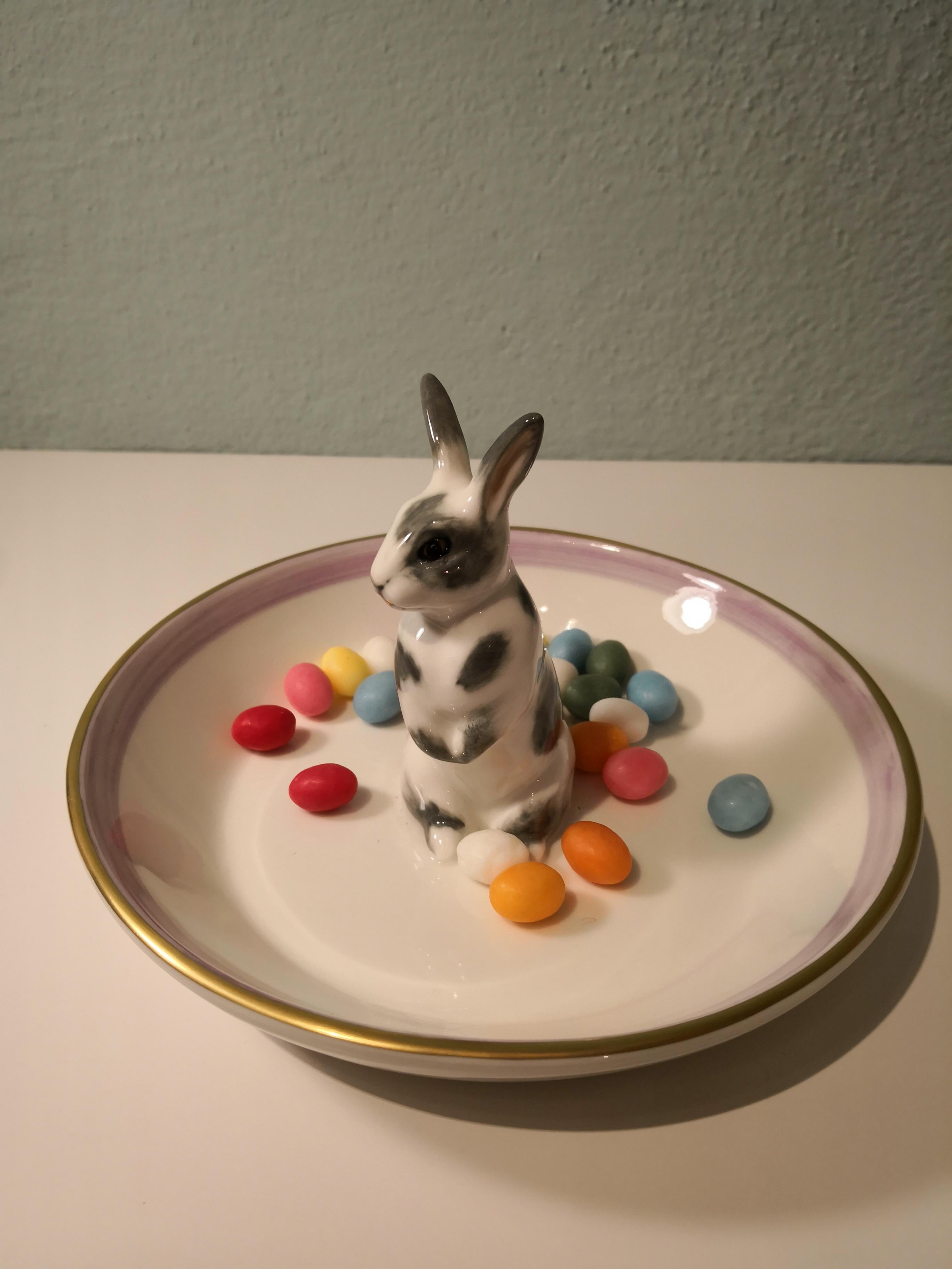 Porzellanschale im Landhausstil mit Easter Bunny-Figur Sofina Boutique Kitzbuehel im Angebot 1