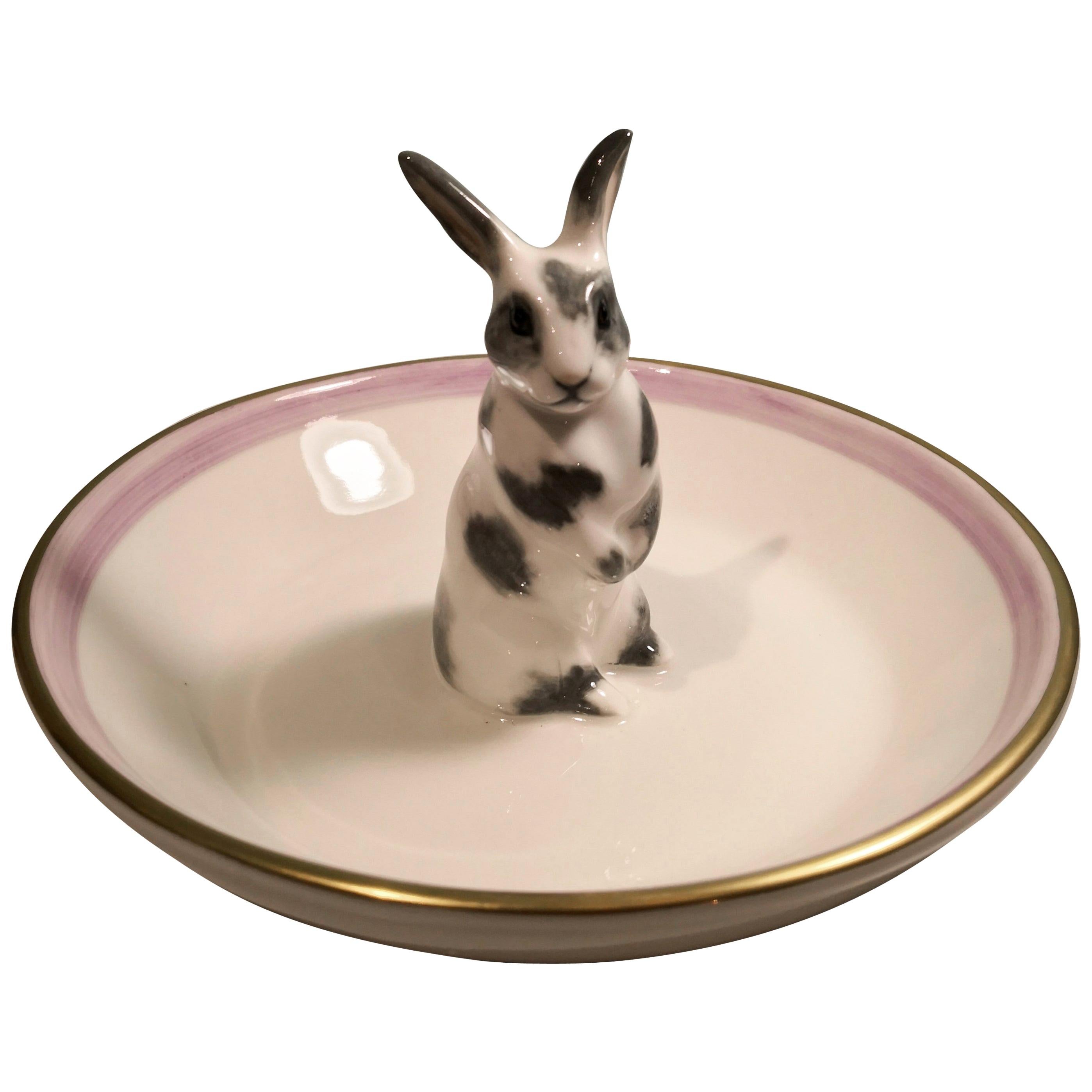 Porzellanschale im Landhausstil mit Easter Bunny-Figur Sofina Boutique Kitzbuehel im Angebot