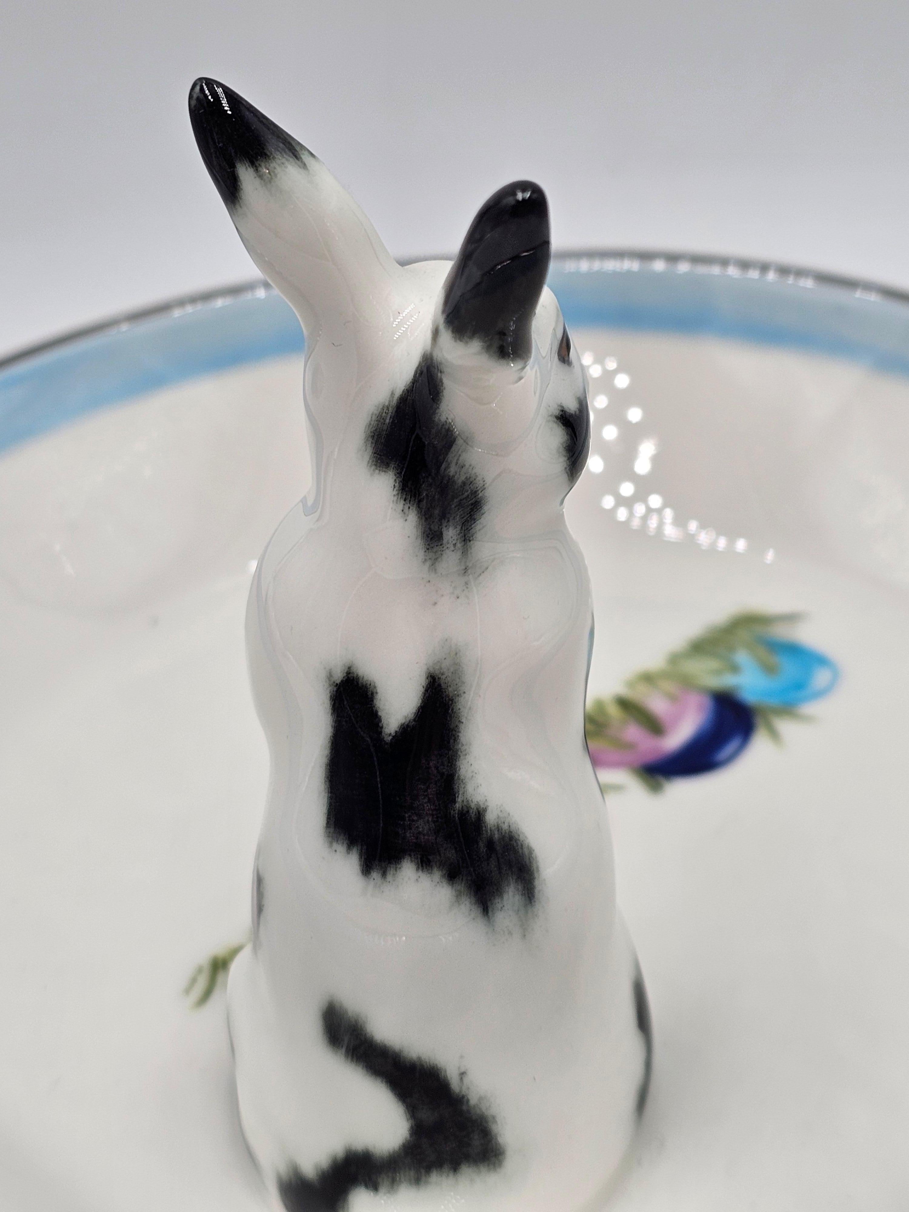 Cuenco de porcelana de estilo rústico con figura de liebre de Pascua Sofina Boutique Kitzbuehel De campo en venta