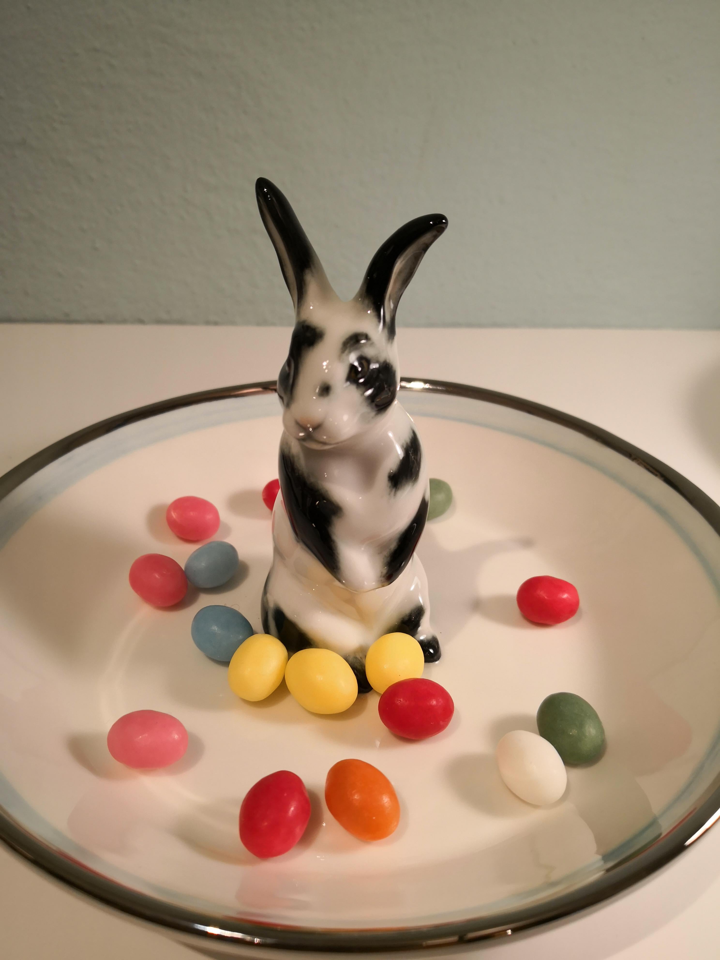 Country Style Porcelain Bowl with Easter Hare Figure Sofina Boutique Kitzbuehel For Sale 2