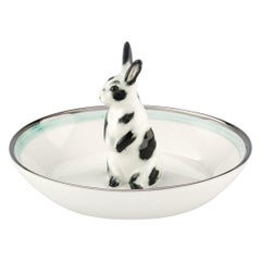 Porzellanschale im Landhausstil mit Easter Hare-Figur Sofina Boutique Kitzbuehel