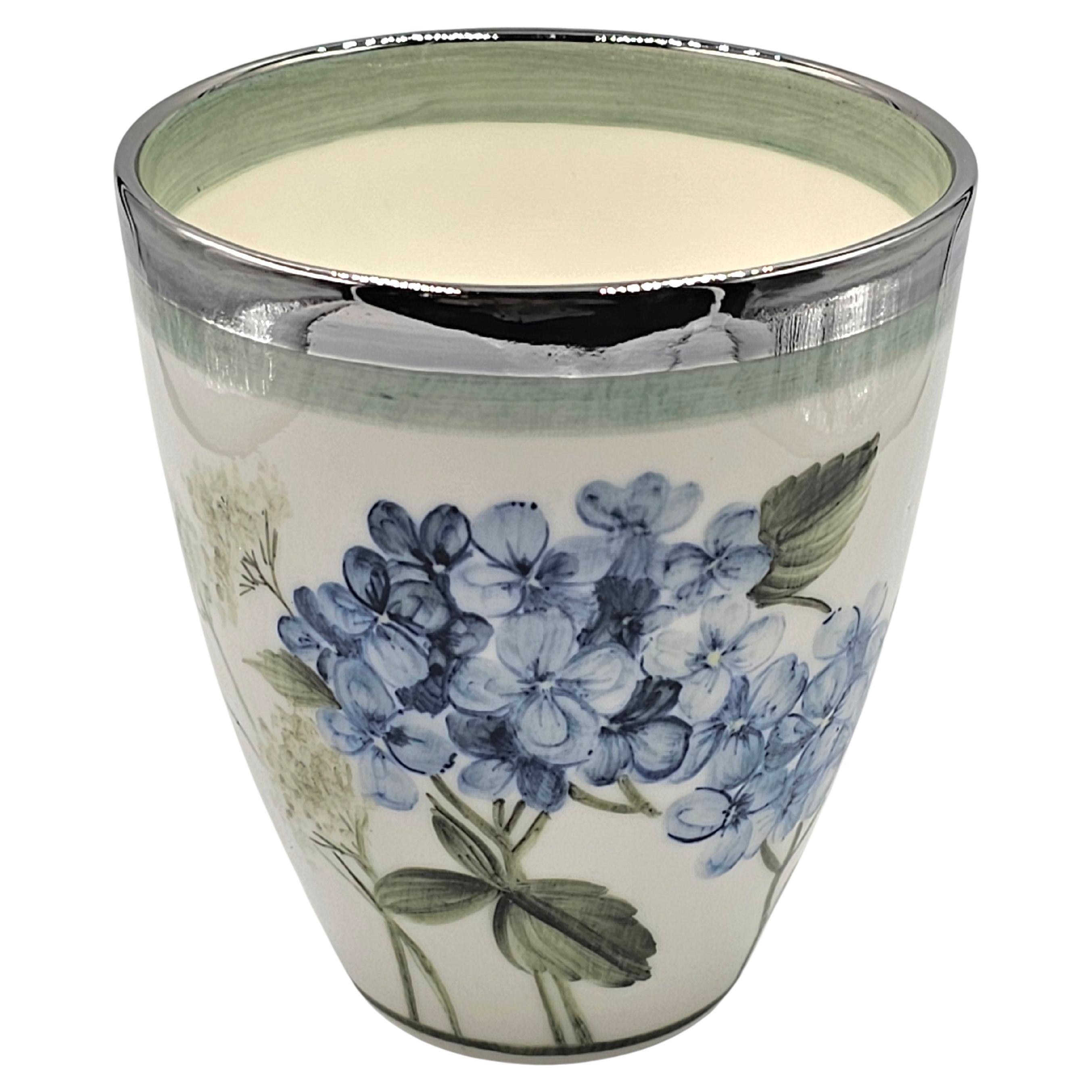 Vase en porcelaine de style champêtre peint à la main Sofina Boutique Kitzbühel en vente