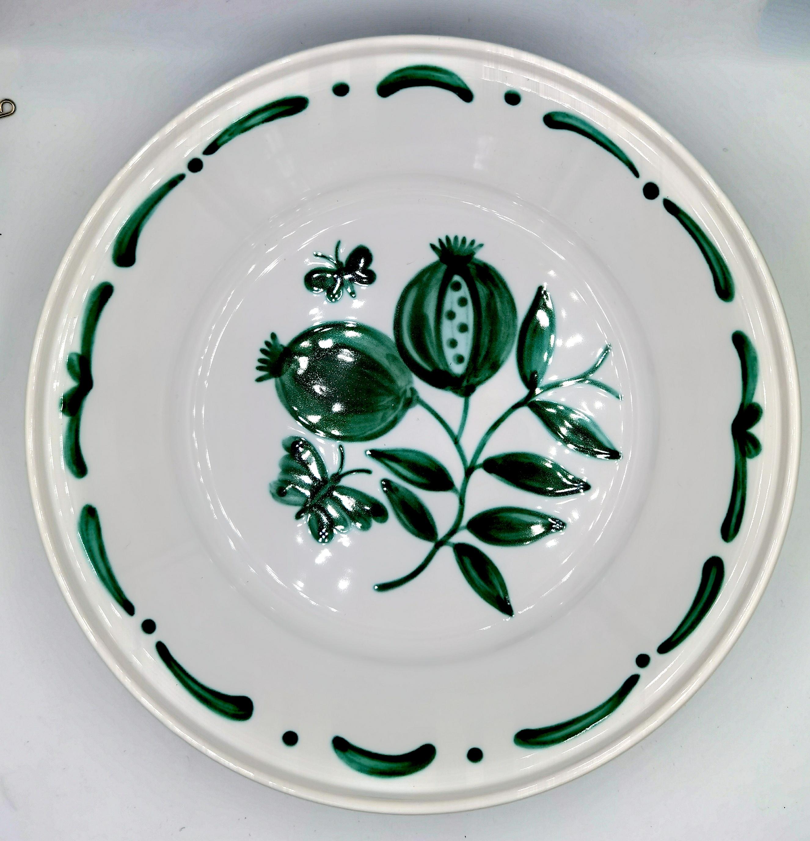 Large hands-free painted pottery dish in country style. Decorated with a handpainted green pomegranate decor in the center with butterflies and a hands-free painted garlande in green. The garlande can be ordered in different colors. Produced and