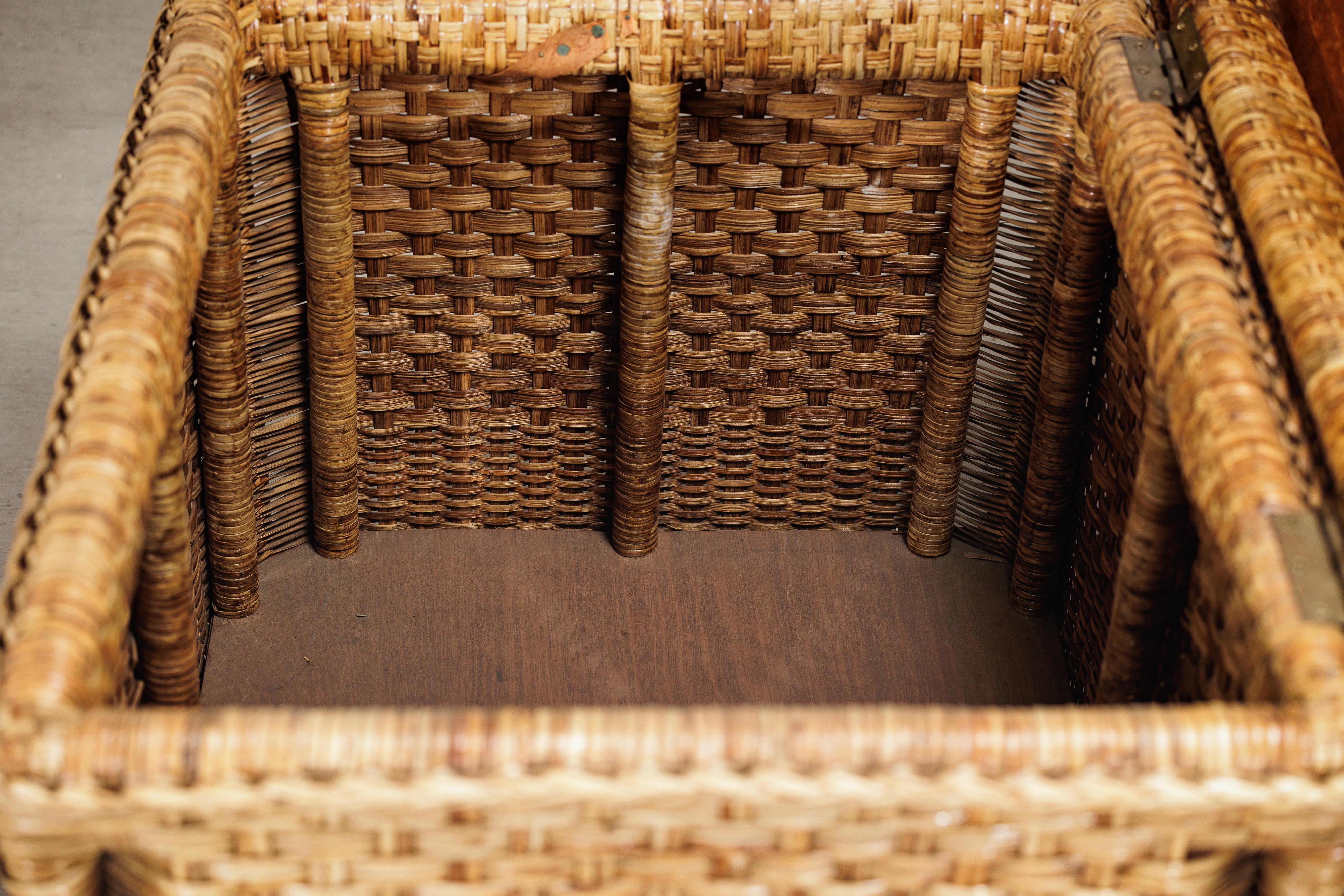 Bac de rangement rectangulaire en rotin de style champêtre avec couvercle à charnière en vente 2