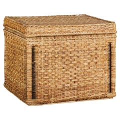 Country-Style Rectangular Rattan Storage Bin with Hinged Lid Country-Style Rectangular Rattan Storage Bin with Hinged Lid