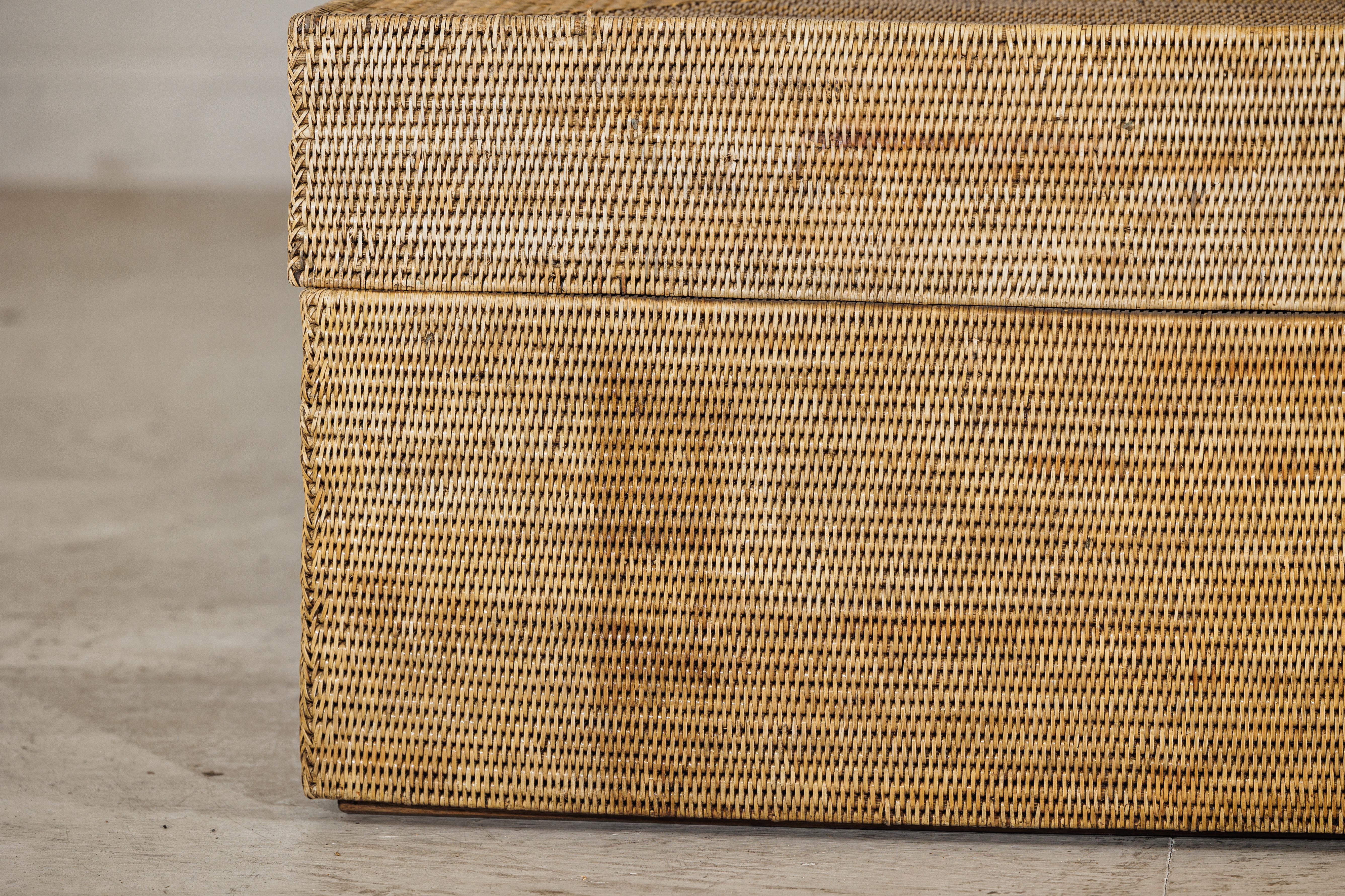 Country Style Rectangular Woven Rattan Coffee Table with Lid and Storage For Sale 7