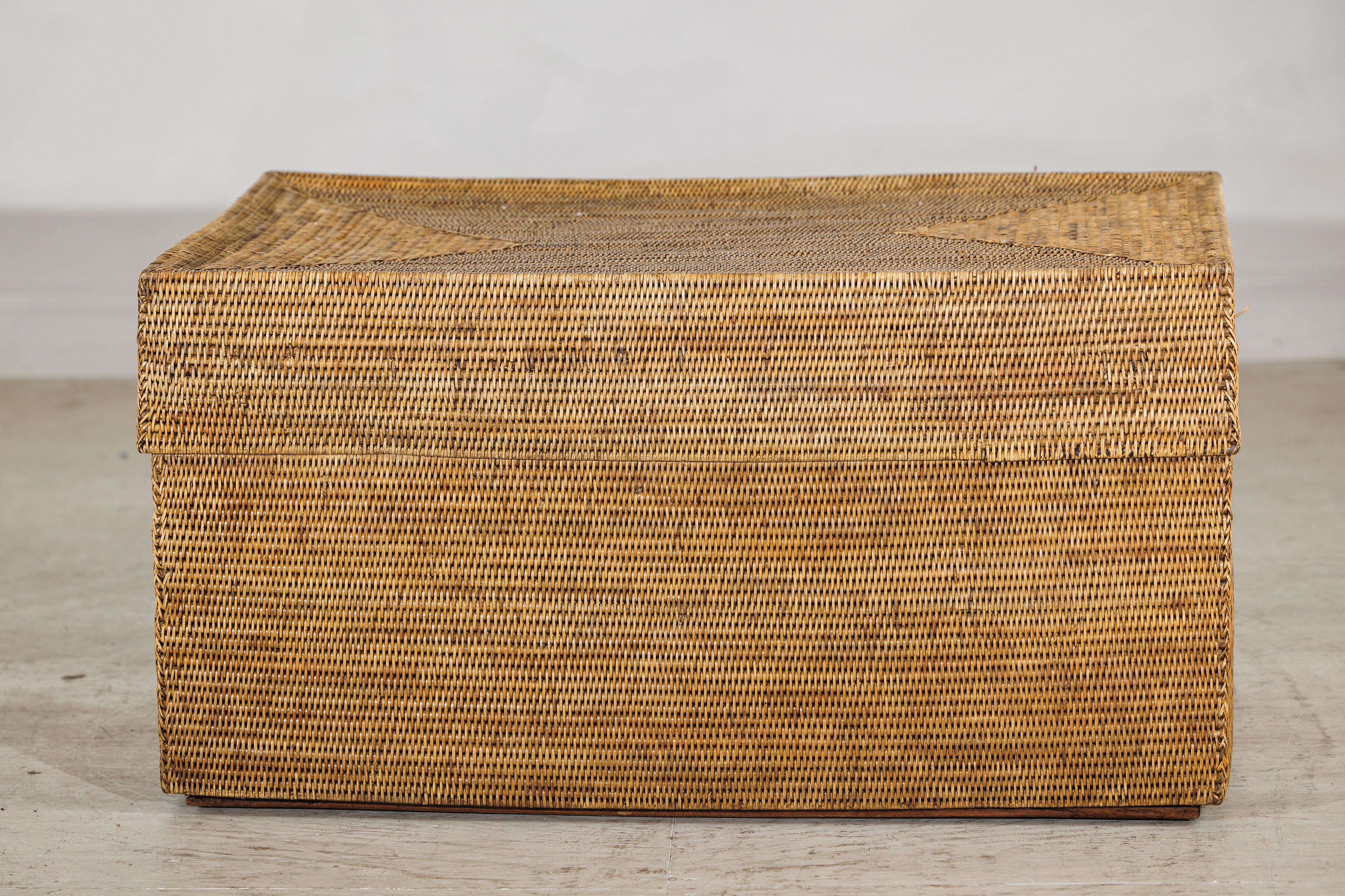 Country Style Rectangular Woven Rattan Coffee Table with Lid and Storage For Sale 9