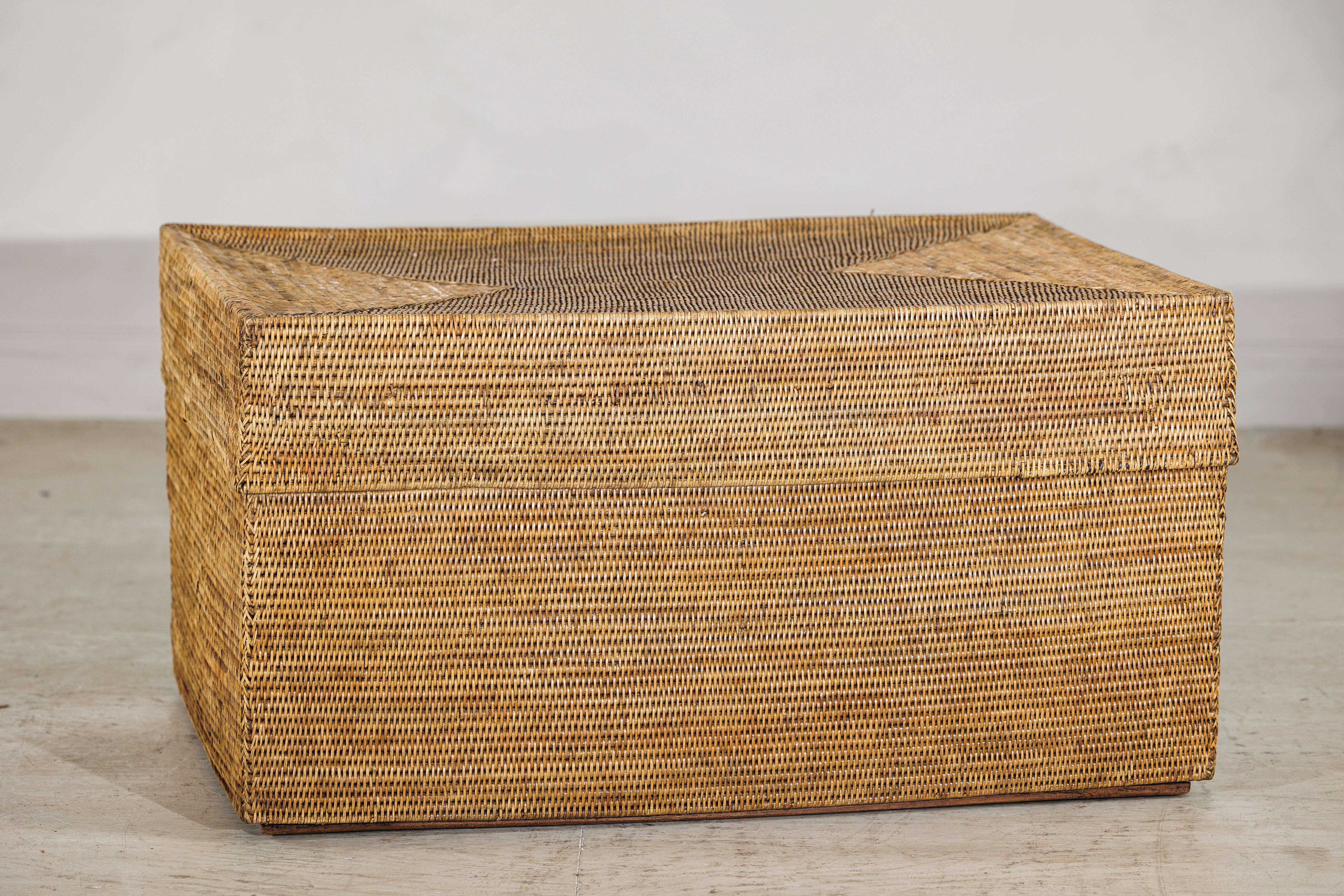 Country Style Rectangular Woven Rattan Coffee Table with Lid and Storage For Sale 10