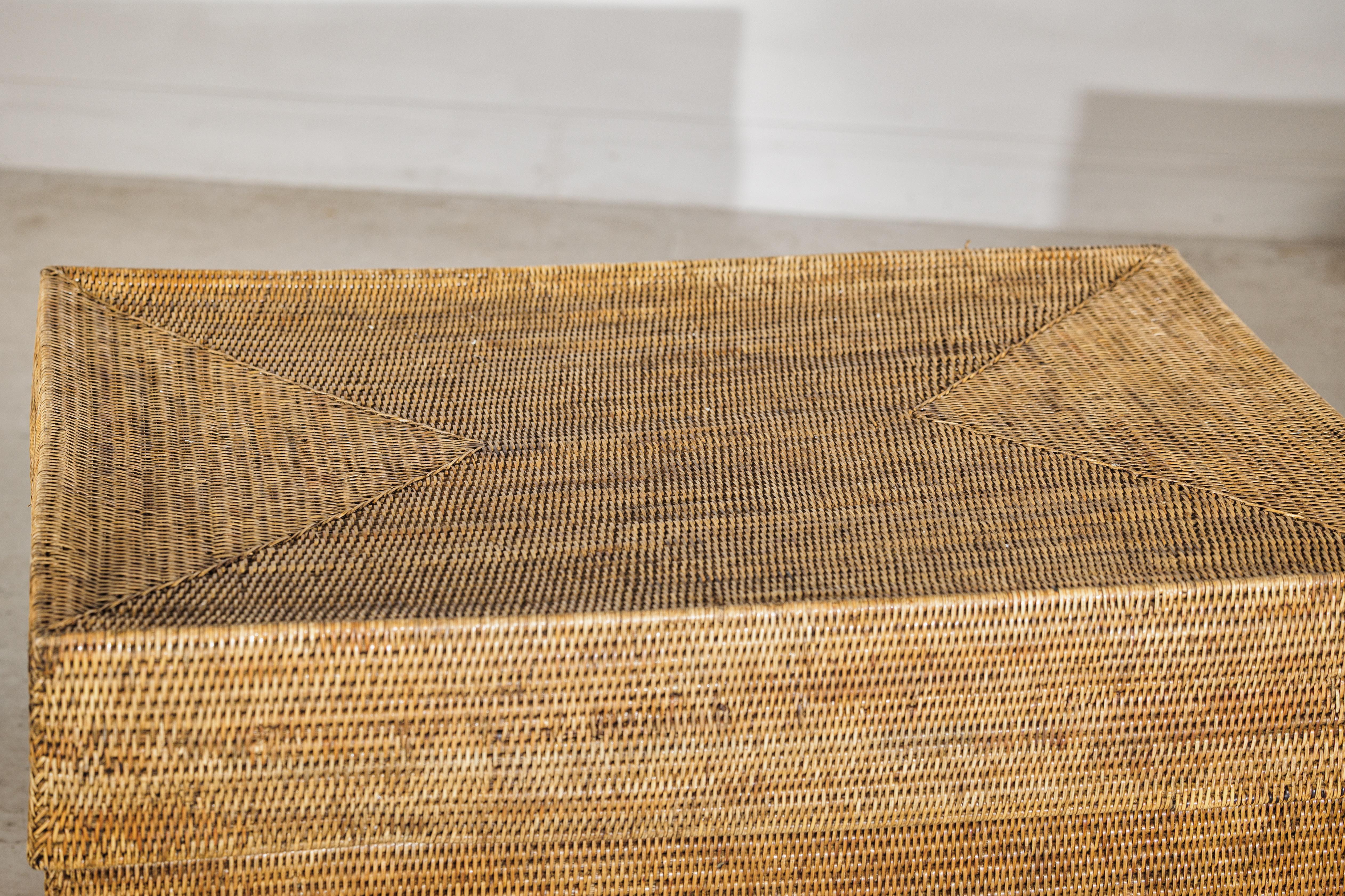 Country Style Rectangular Woven Rattan Coffee Table with Lid and Storage For Sale 11