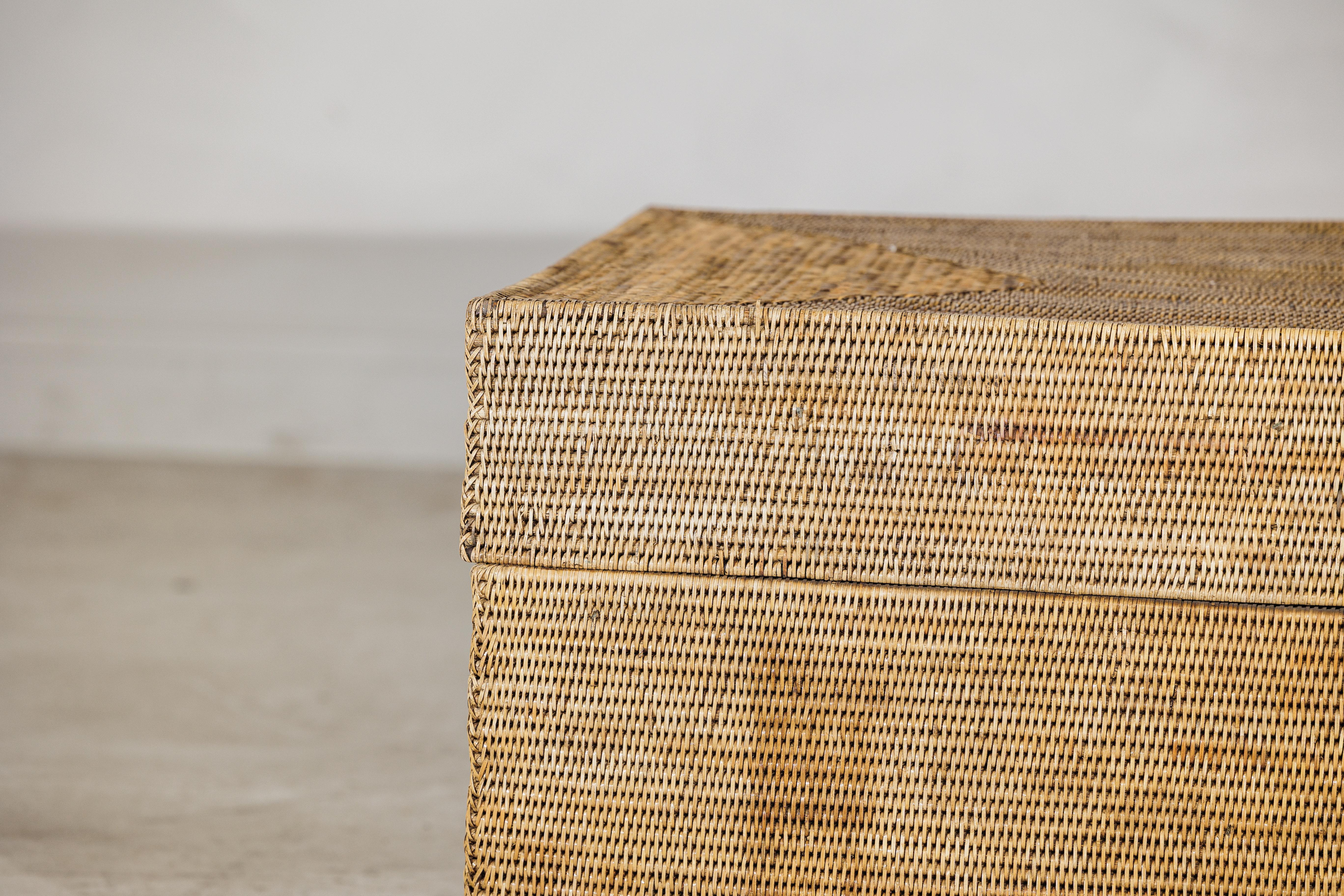 Country Style Rectangular Woven Rattan Coffee Table with Lid and Storage For Sale 4