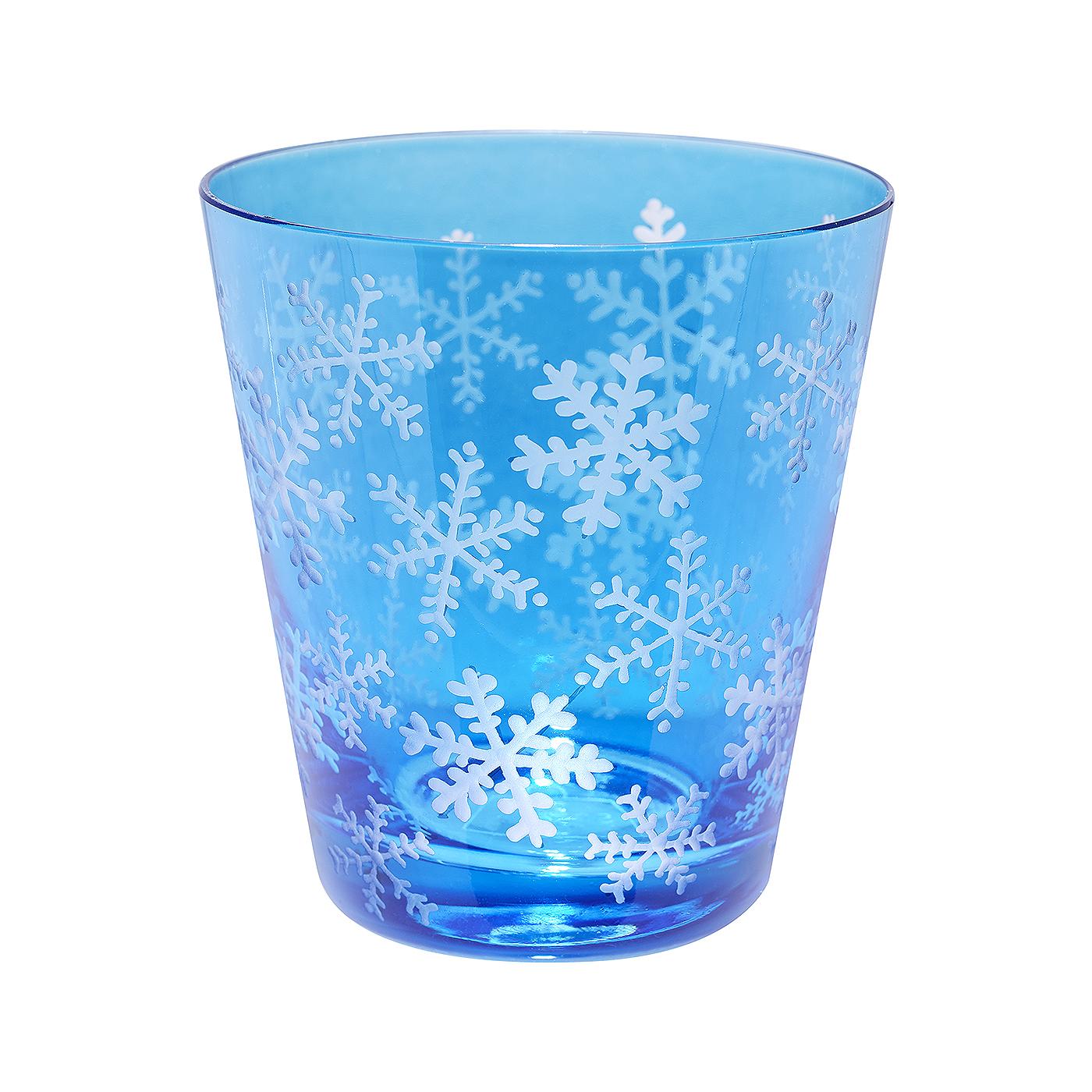 Set aus sechs Bechern in mundgeblasenem blauem Kristall im Landhausstil... Die Gläser sind handgraviert mit einem Winterdekor aus Schneeflocken rundherum. Die Gläser sind im Boden von Sofina signiert. Vollständig handgefertigt in Bayern von