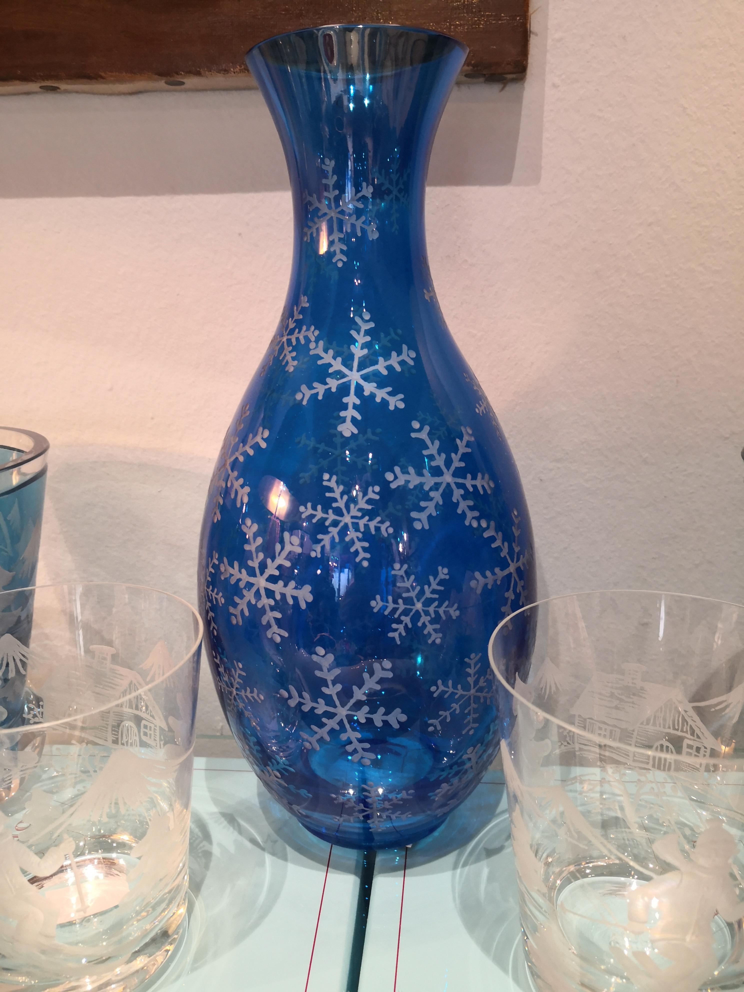 Set aus sechs Bechern im Landhausstil mit blauem Winterdekor, Sofina Boutique Kitzbhel (Kristall) im Angebot
