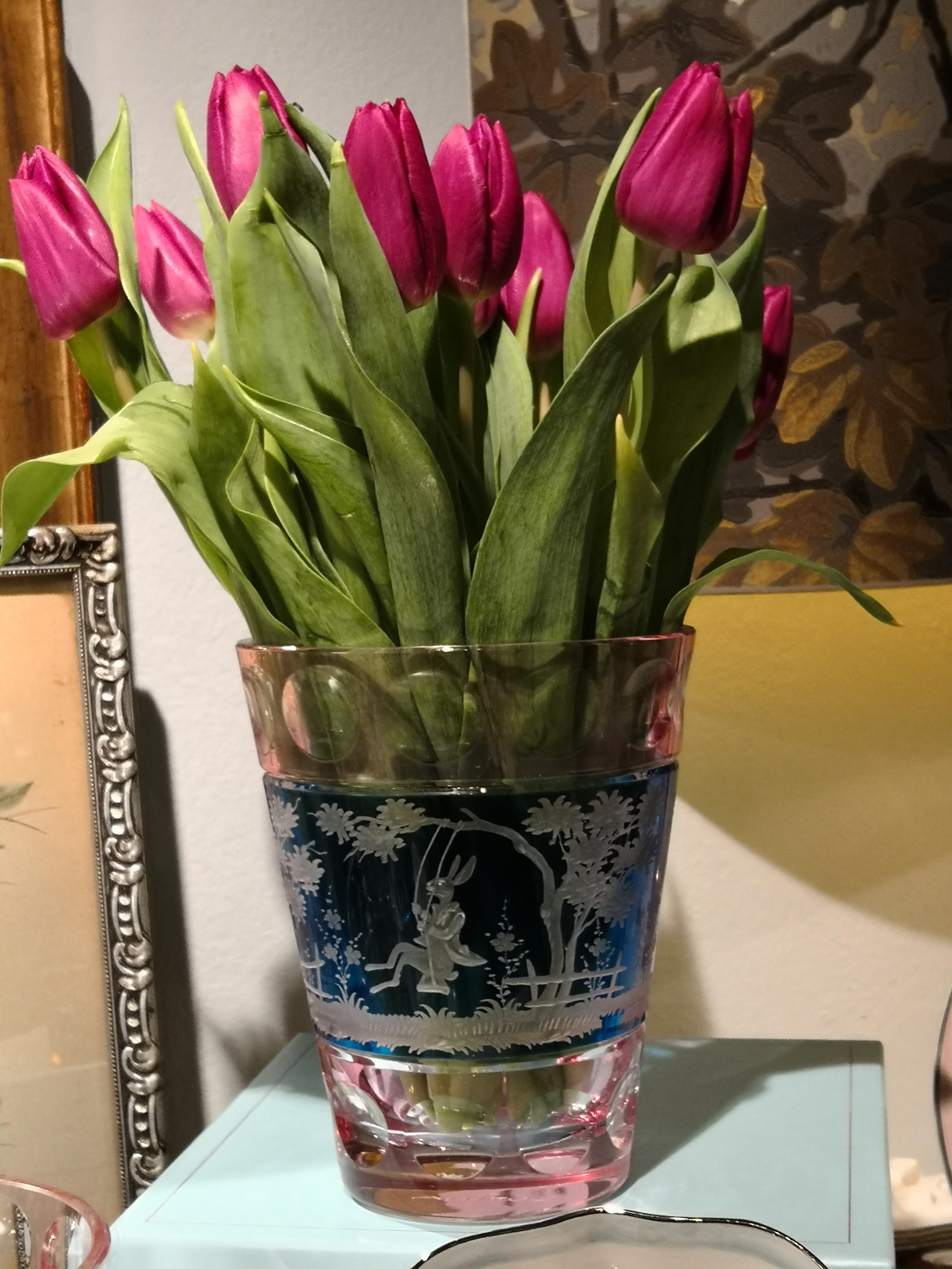 Vase im Landhausstil aus mundgeblasenem Kristall mit östlichem Dekor, Sofina Boutique Kitzbuehel im Angebot 1