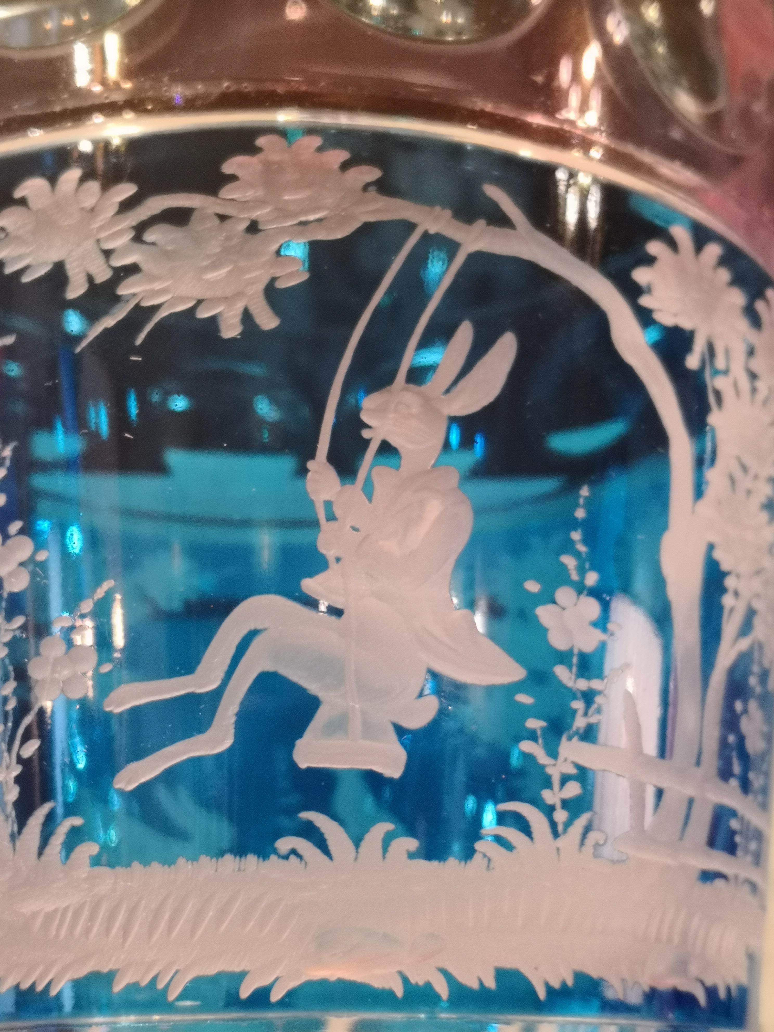 Sculpté à la main Vase de style campagnard en cristal soufflé à la main décoré de l'événement de Pâques Sofina Boutique Kitzbuehel en vente
