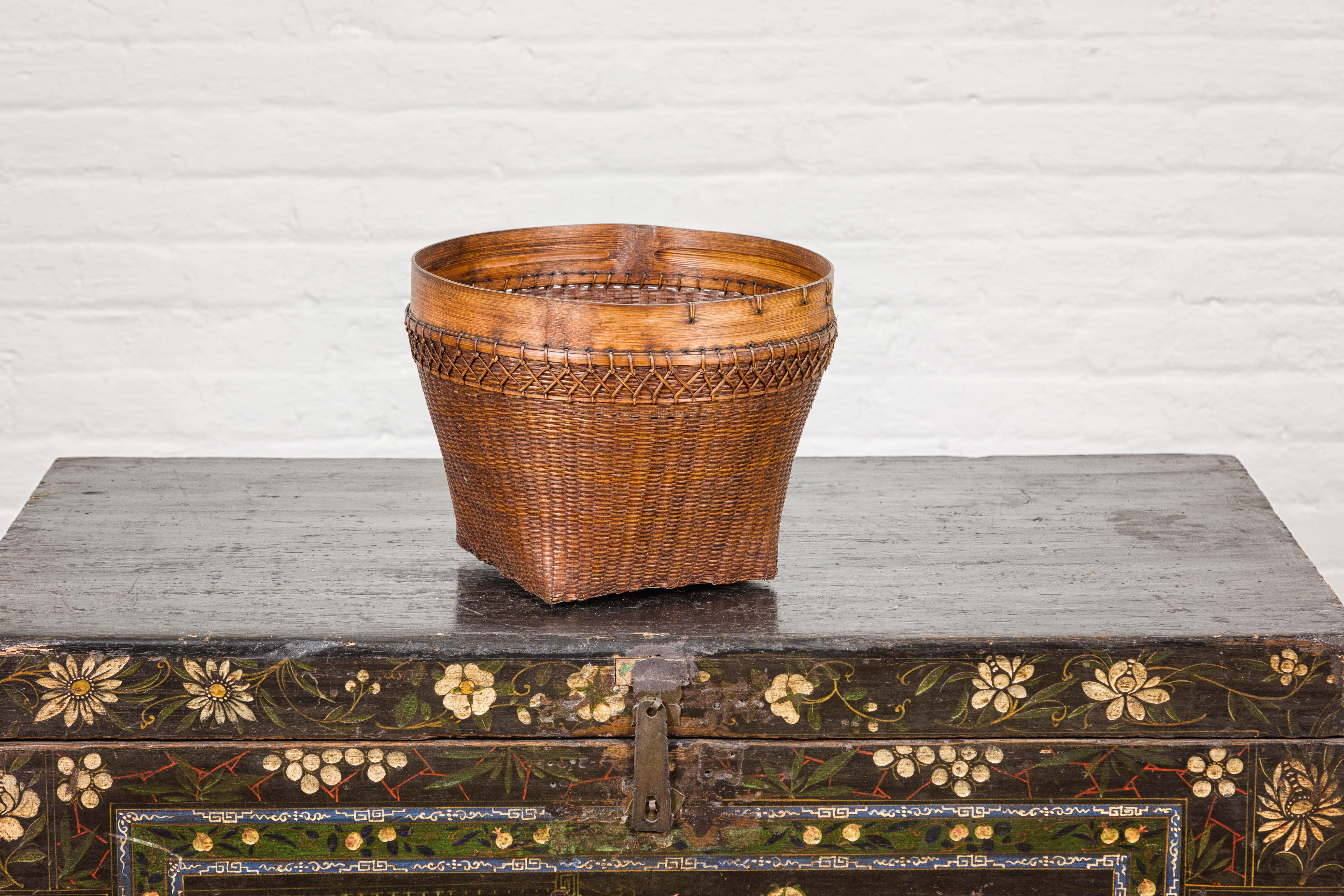 Cestino in rattan intrecciato a mano in stile country con bordo in bambù, venduto singolarmente in vendita 1