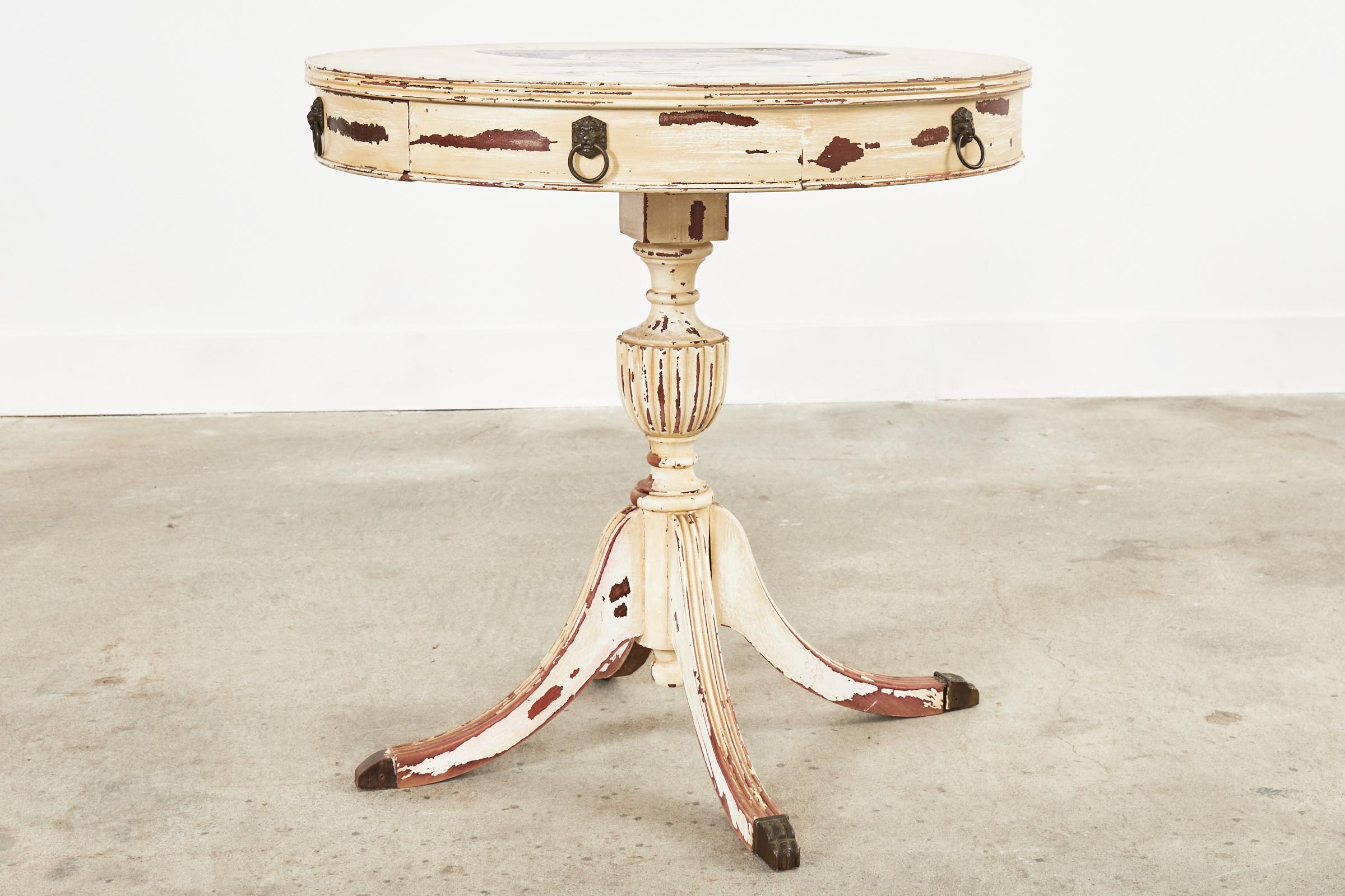 Laiton Table centrale gustavienne de style campagnard suédois peinte par Ira Yeager en vente