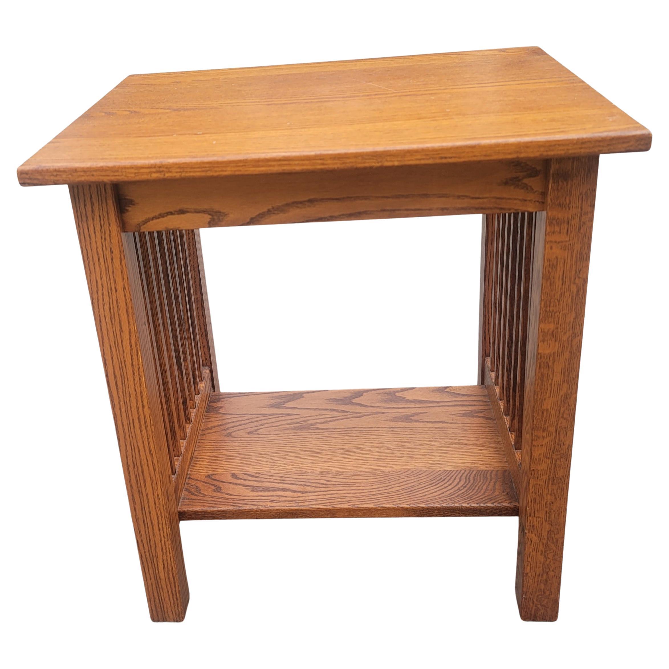 American Country View Amish Arts & Crafts Mission Oak Side Tables, a Pair For Sale