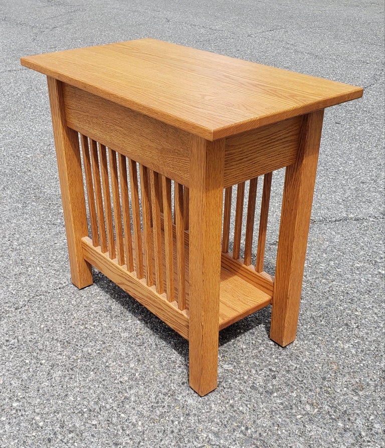 Country View Arts and Crafts Amish Oak Side Tables, Pair For Sale at
