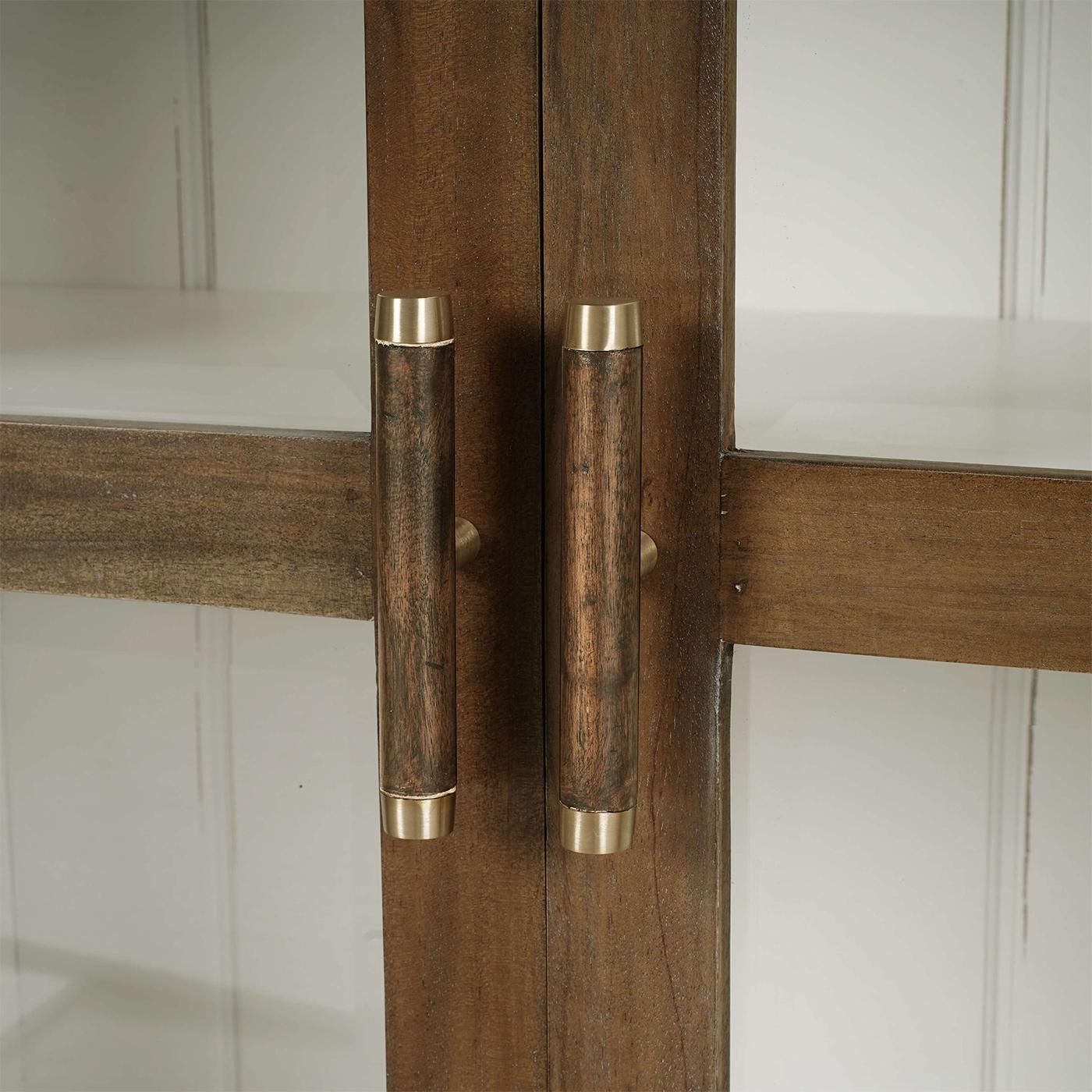 Aparador rústico de madera con puertas de cristal Asiático en venta