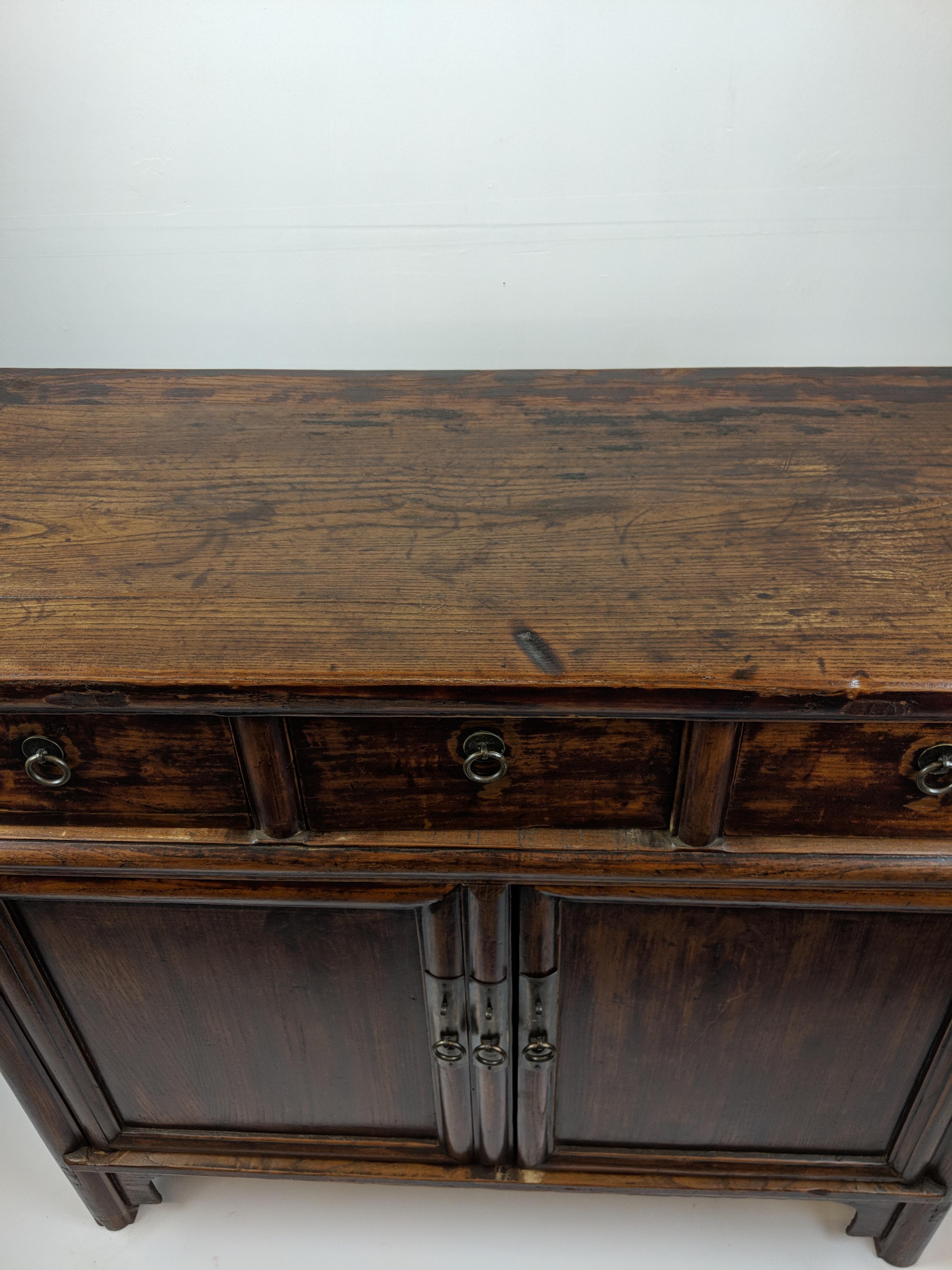Countryside Three-Drawer Chinese Cabinet In Good Condition For Sale In Merrimack, NH