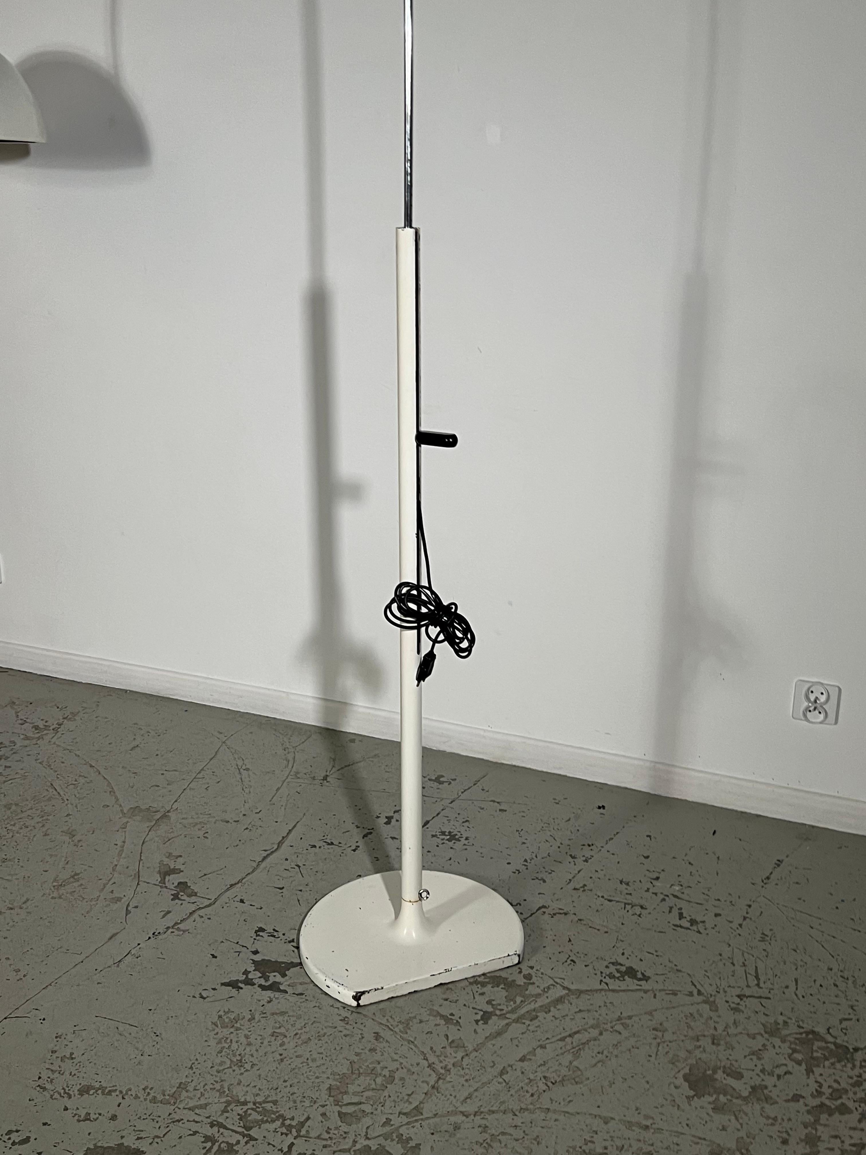 Coupe Floor Lamp by Joe Colombo for Oluce, 1960s For Sale 7