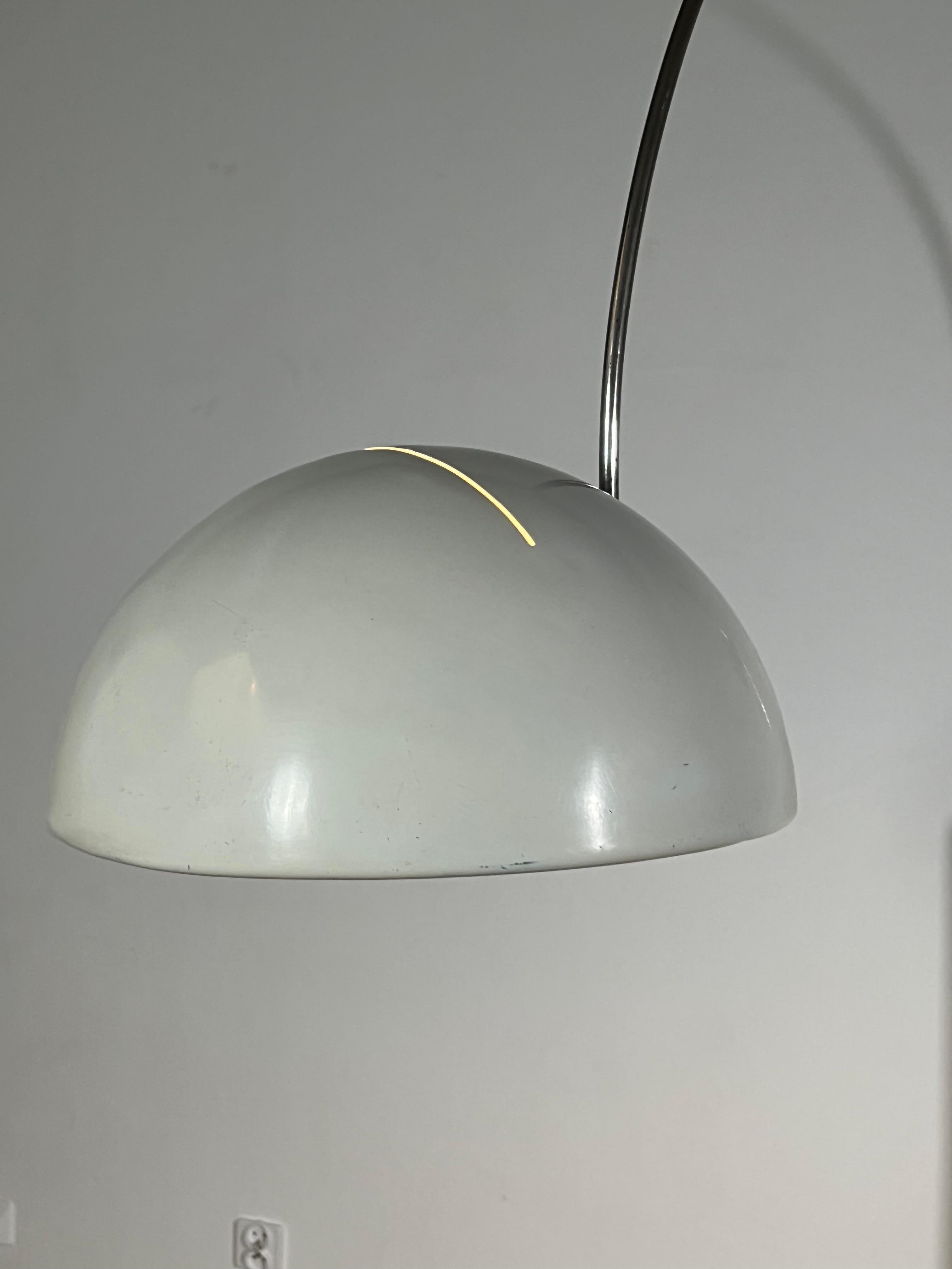 Metal Coupe Floor Lamp by Joe Colombo for Oluce, 1960s For Sale
