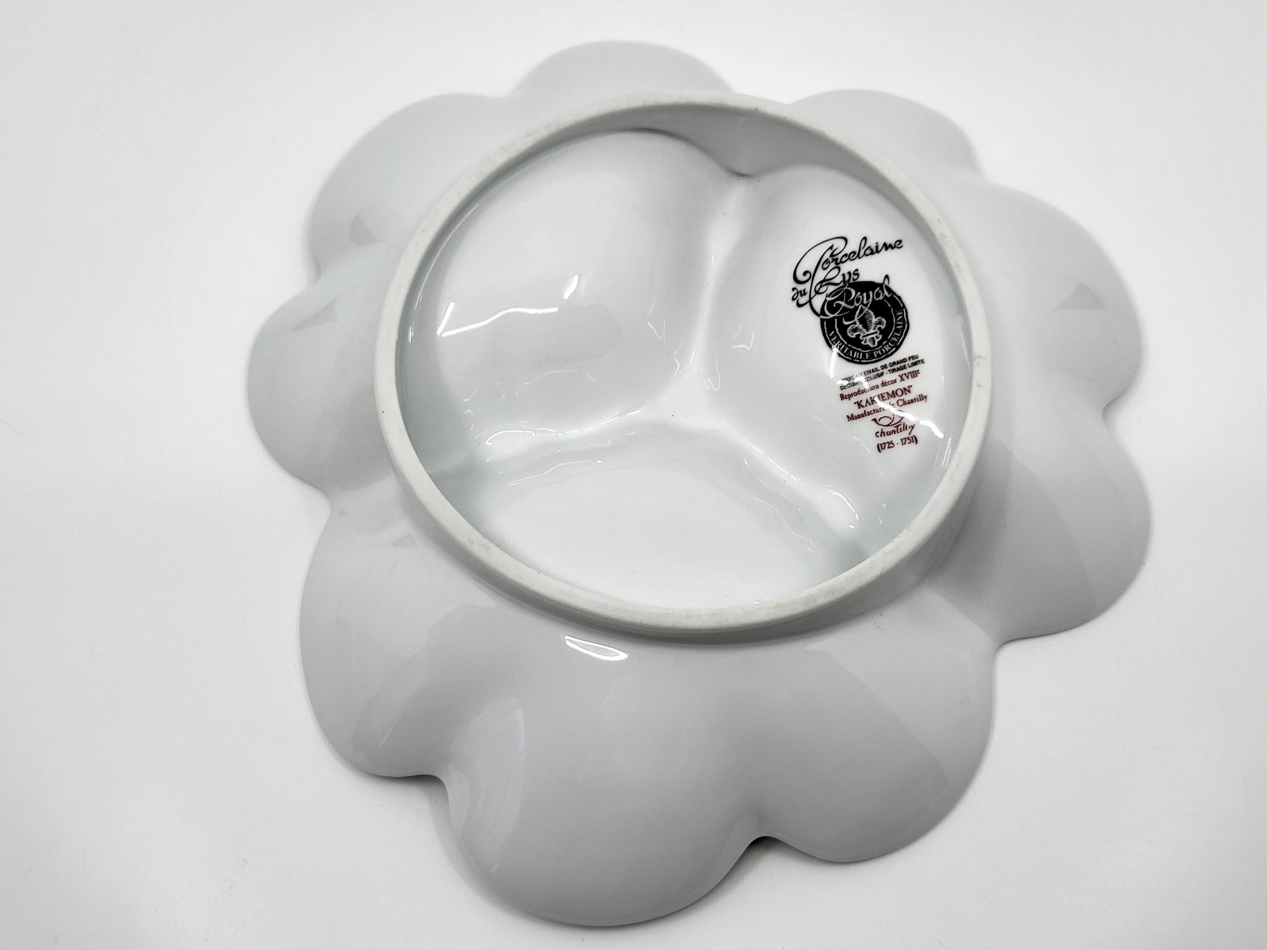 Smaltato Coppa  Porcelaine du Lys Royal décor Chantilly XVIIIe Francia in vendita