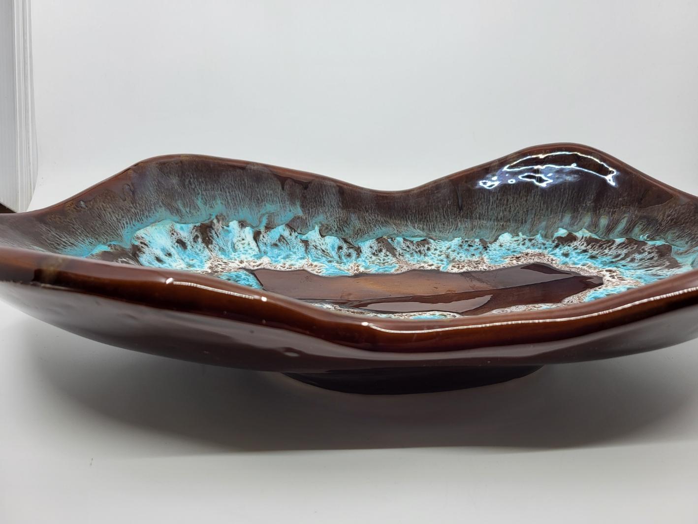 French Provincial Coupe sculpturale Vallauris en céramique Marron Bleue France Côte-d'Azur 1960/70 For Sale