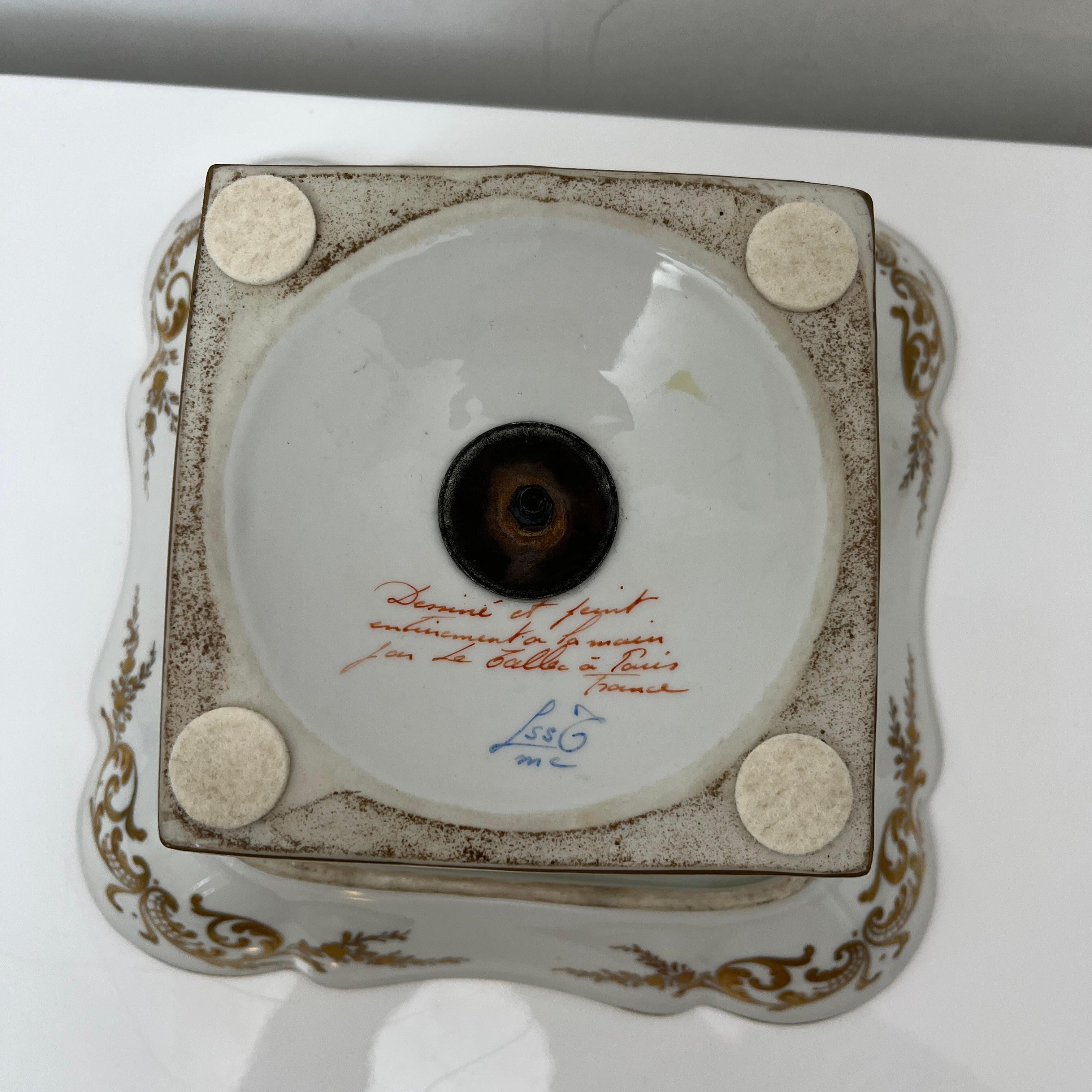 Coupe sur pied porcelaine blanche décor doré fait main, Le Tallec, Paris, 1963 For Sale 9
