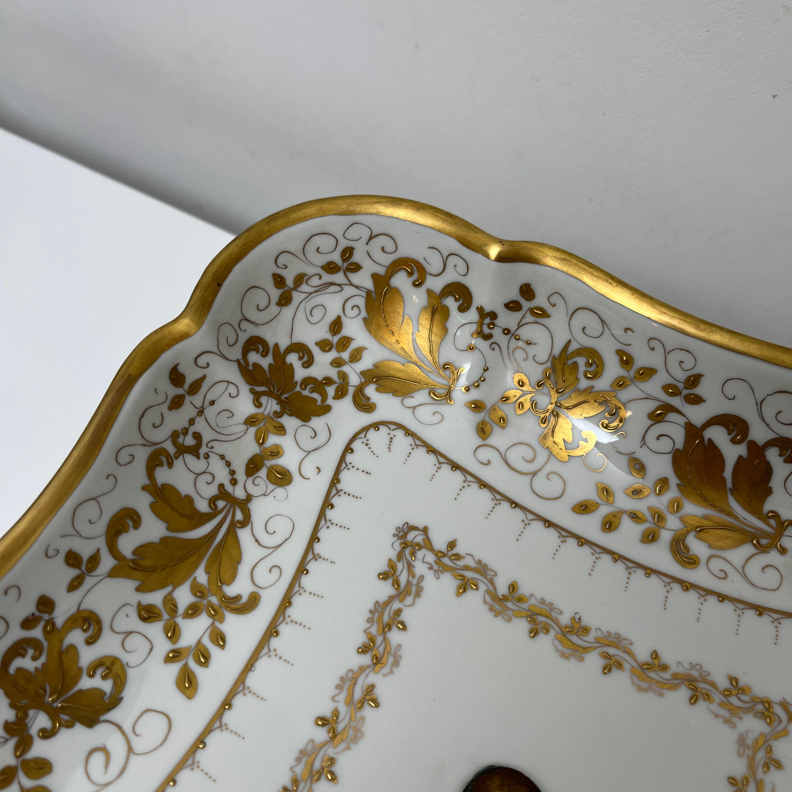 Rococo Coupe sur pied porcelaine blanche décor doré fait main, Le Tallec, Paris, 1963 For Sale